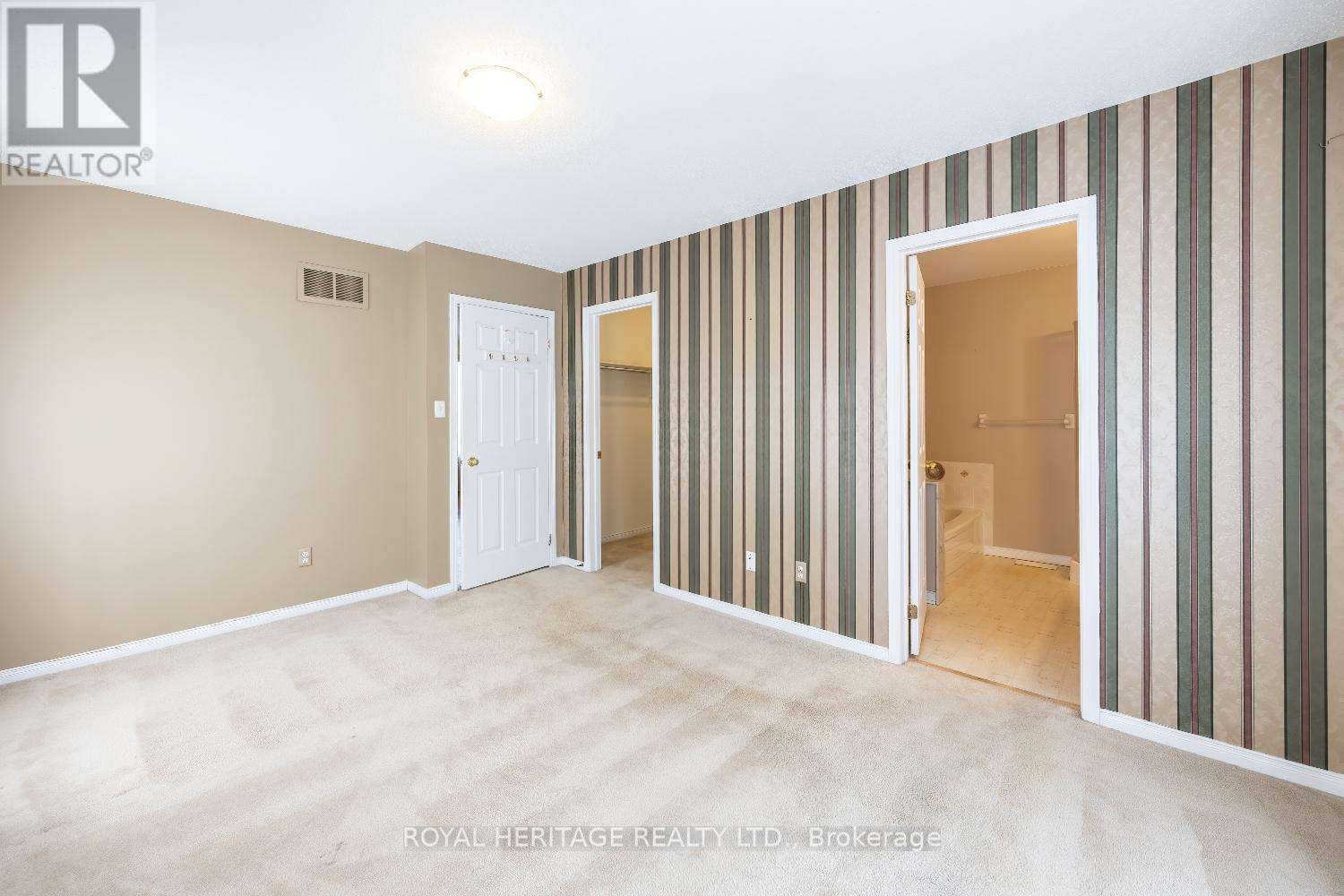 118 Bluffs Road, Clarington (Newcastle), Ontario  L1B 1A8 - Photo 12 - E13117368