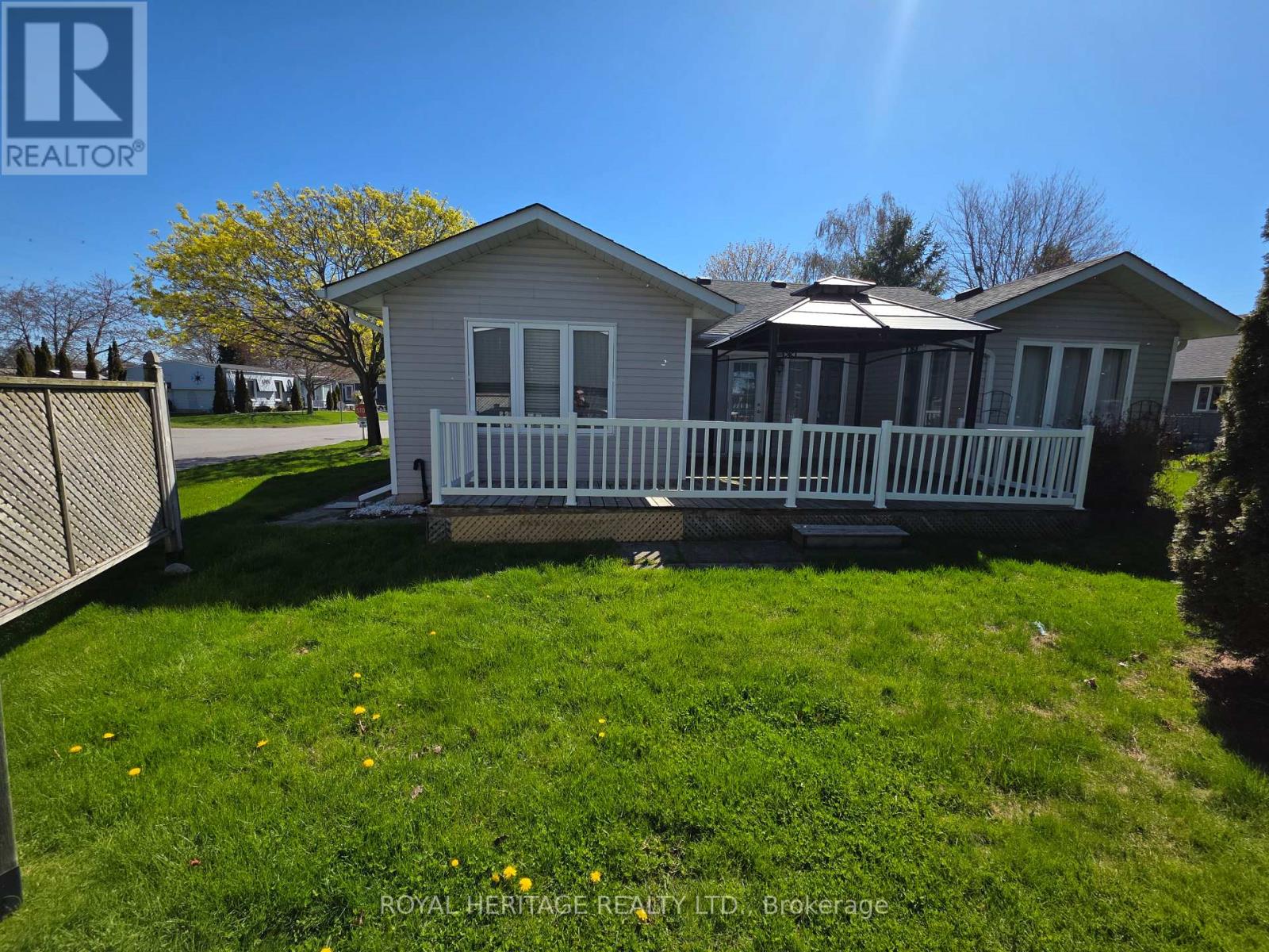 118 Bluffs Road, Clarington (Newcastle), Ontario  L1B 1A8 - Photo 21 - E13117368