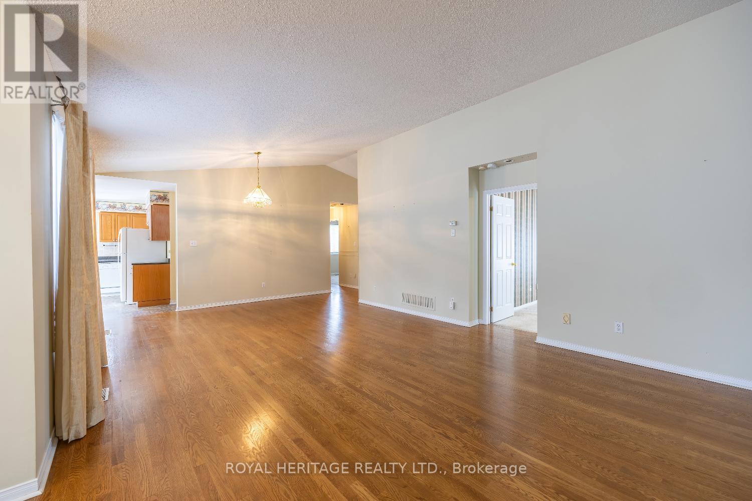 118 Bluffs Road, Clarington (Newcastle), Ontario  L1B 1A8 - Photo 9 - E13117368