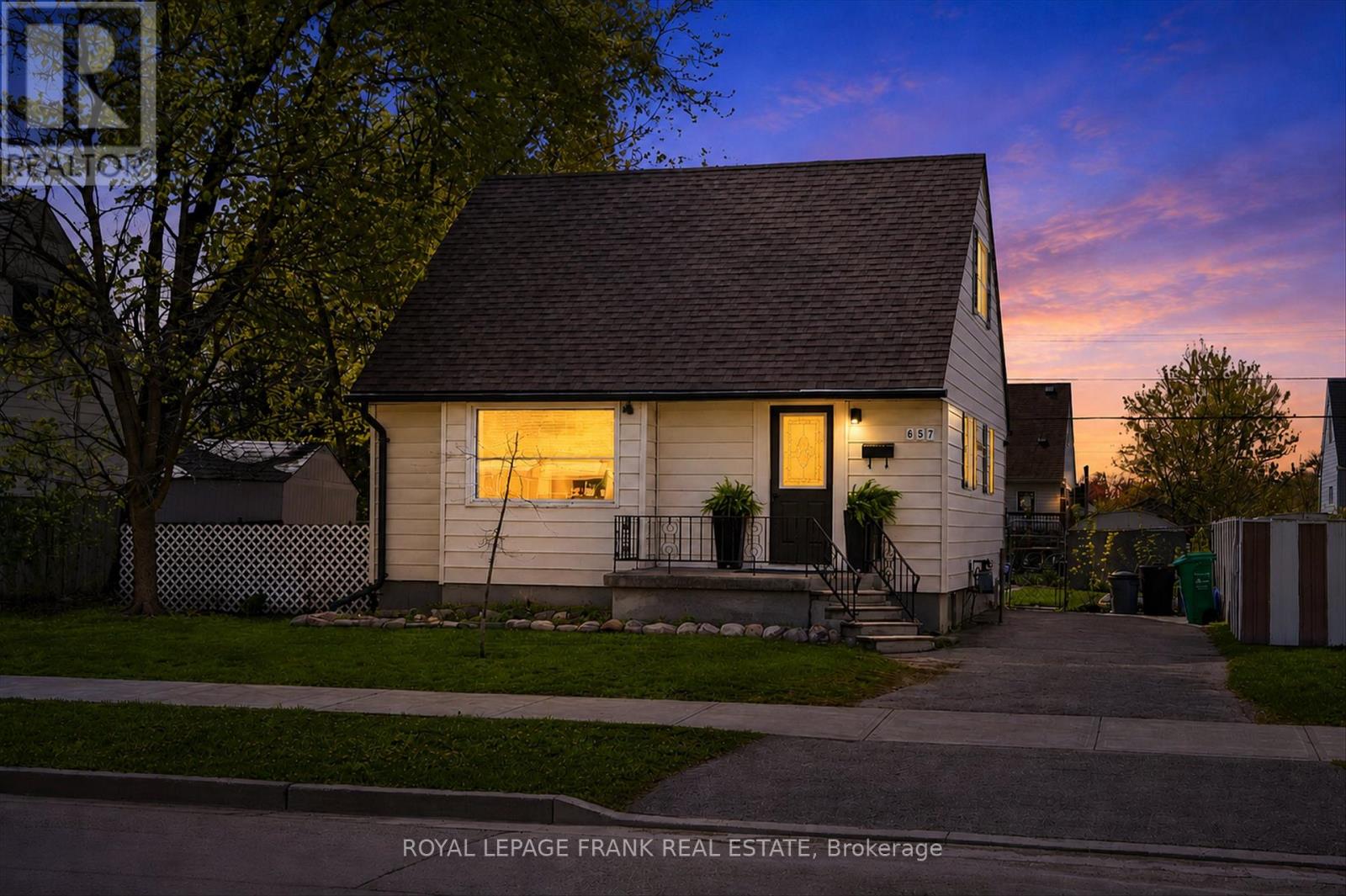 657 Mckellar Street, Peterborough (Otonabee Ward 1), Ontario  K9J 1R4 - Photo 2 - X13118824