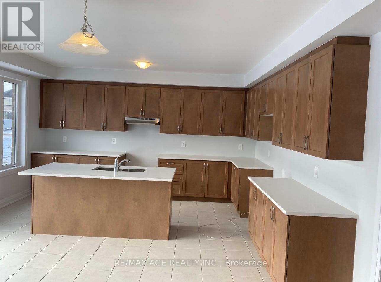 11 Corley Street, Kawartha Lakes (Lindsay), Ontario  K9V 6C2 - Photo 2 - X13119628