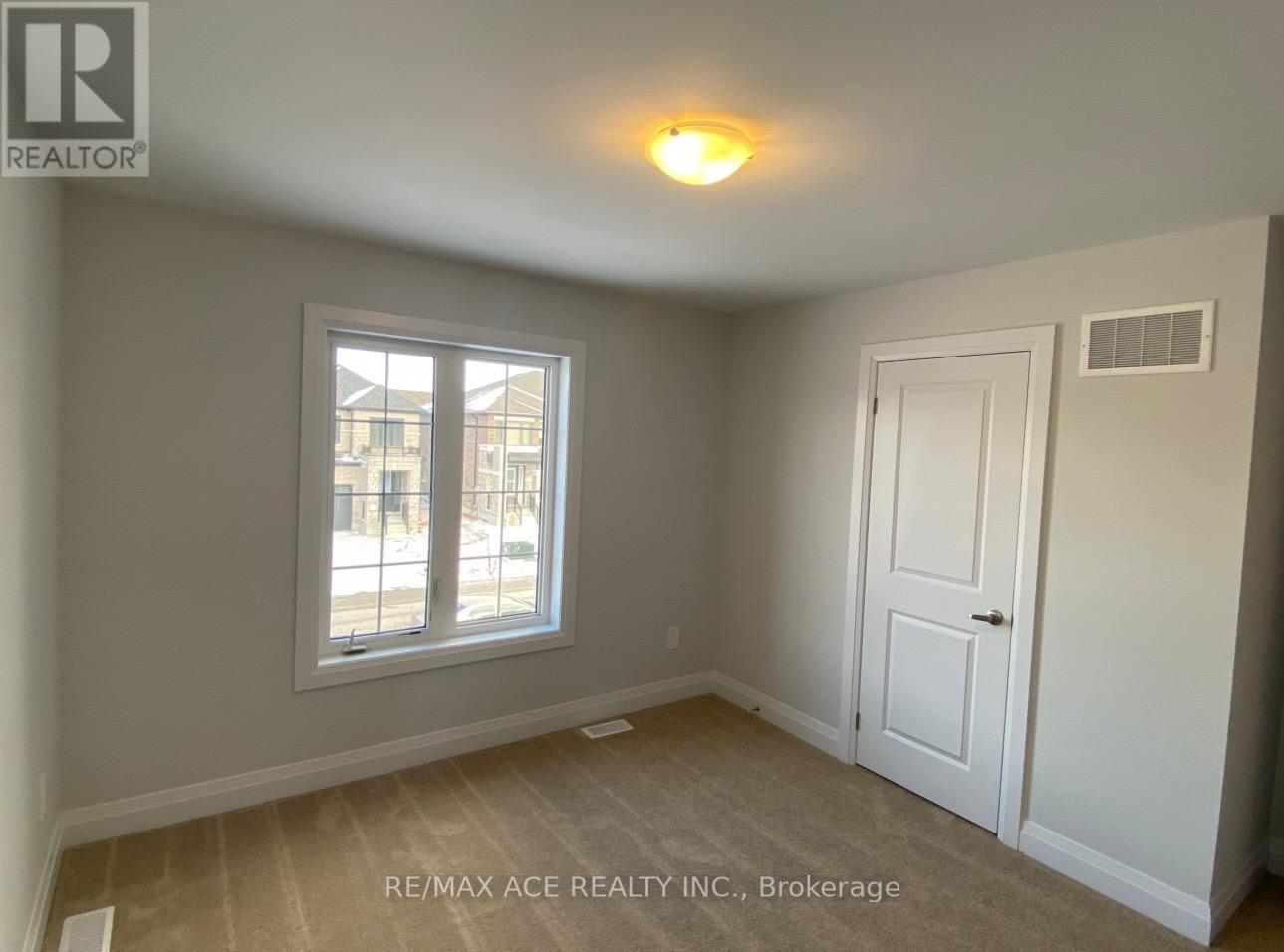 11 Corley Street, Kawartha Lakes (Lindsay), Ontario  K9V 6C2 - Photo 4 - X13119628