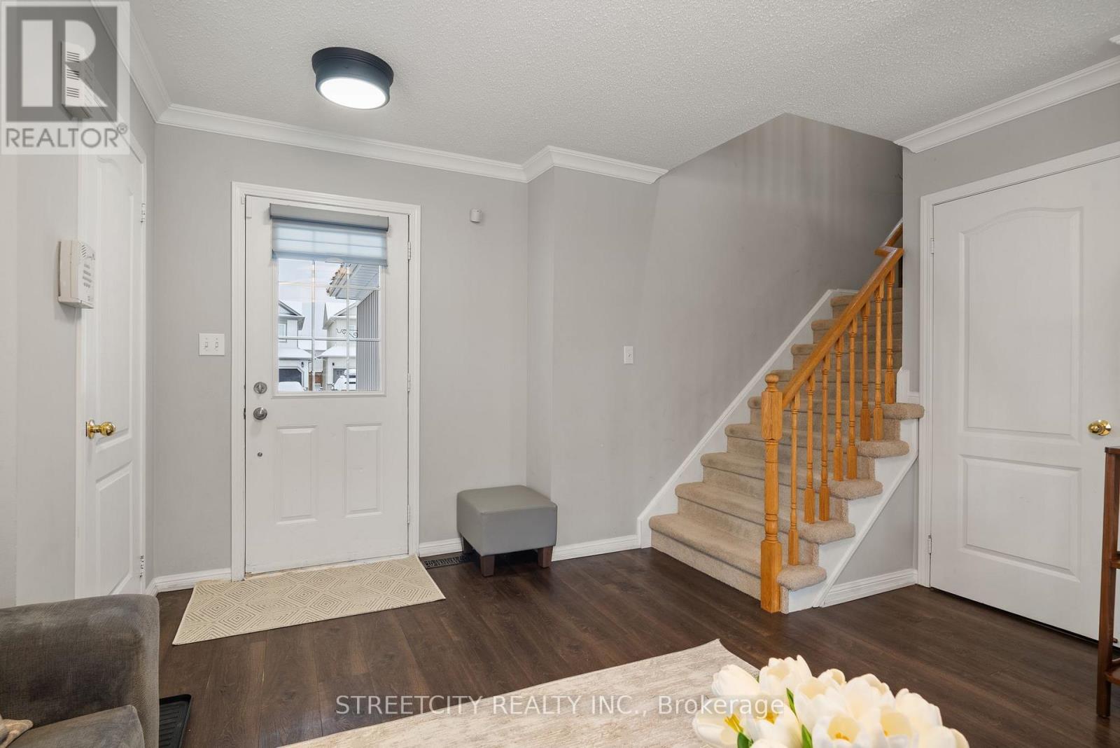 8 Shipley Avenue, Clarington (Newcastle), Ontario  L1B 1M6 - Photo 5 - E13120232