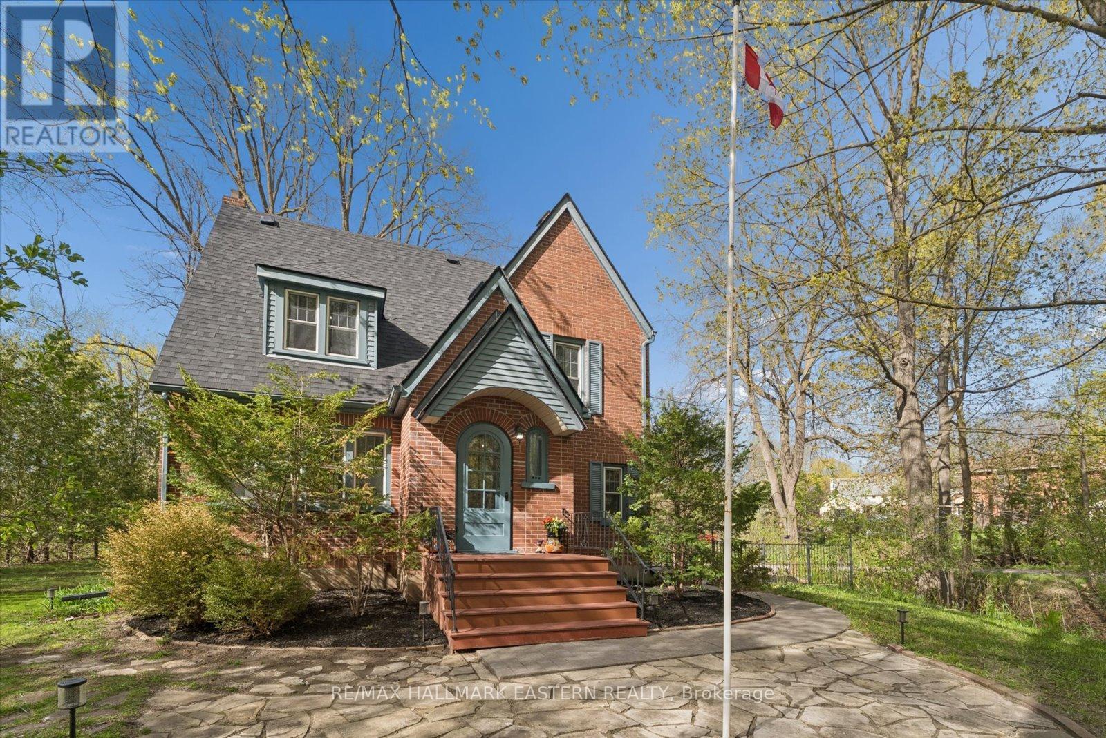 301 Engleburn Avenue, Peterborough (Ashburnham Ward 4), Ontario  K9H 1S8 - Photo 3 - X13120836