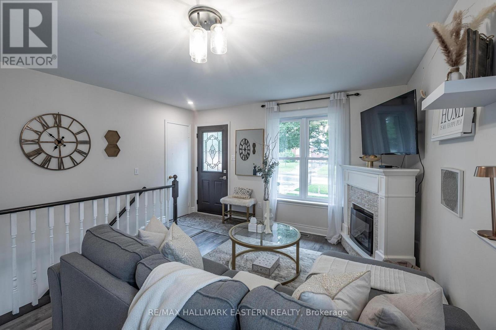 297 Towerhill Road, Peterborough (Northcrest Ward 5), Ontario  K9H 7N1 - Photo 2 - X13120904