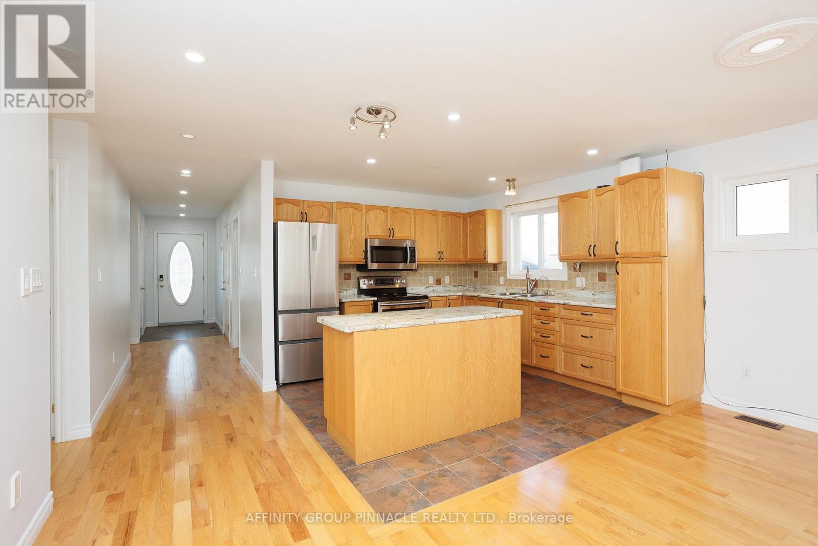 4 Champlain Boulevard, Kawartha Lakes (Lindsay), Ontario  K9V 0H9 - Photo 5 - X13121896