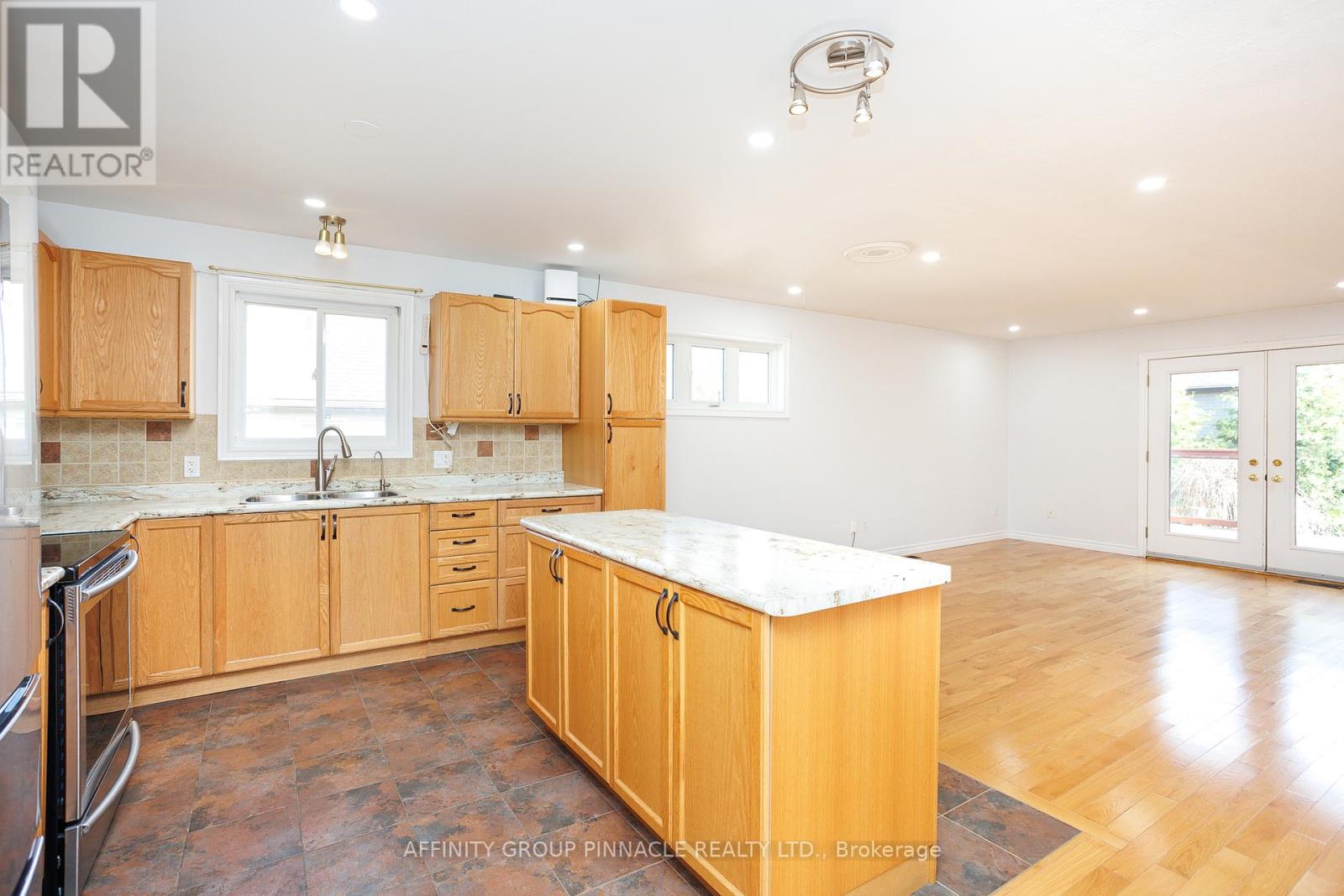 4 Champlain Boulevard, Kawartha Lakes (Lindsay), Ontario  K9V 0H9 - Photo 6 - X13121896