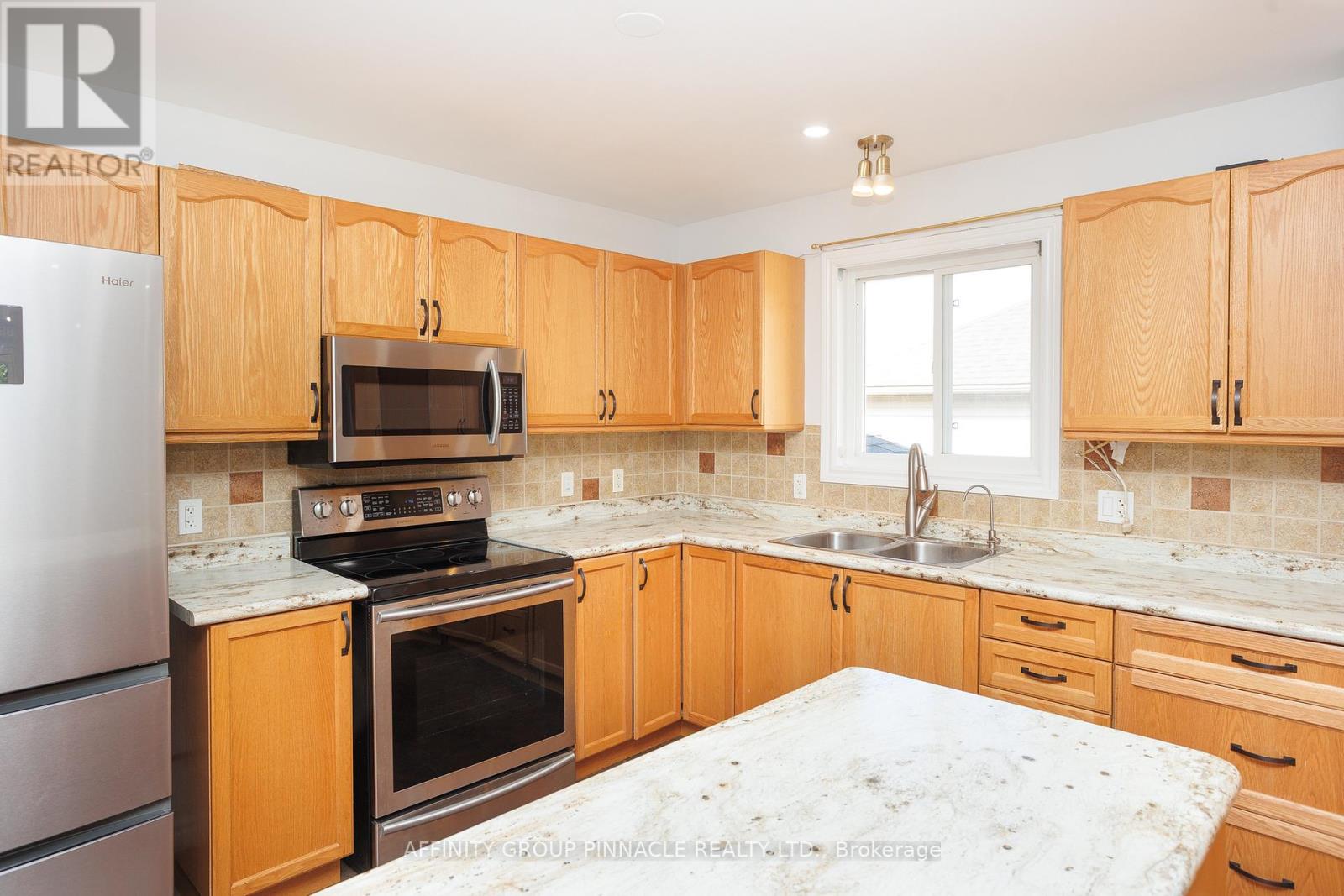 4 Champlain Boulevard, Kawartha Lakes (Lindsay), Ontario  K9V 0H9 - Photo 8 - X13121896