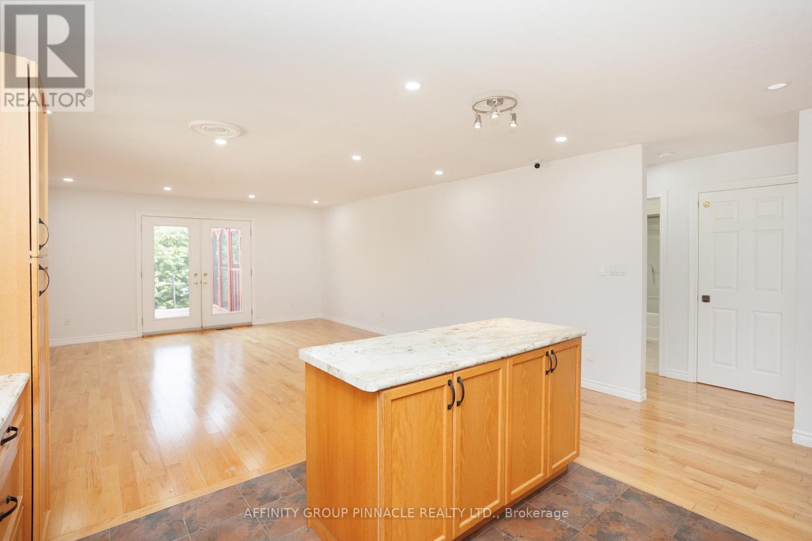 4 Champlain Boulevard, Kawartha Lakes (Lindsay), Ontario  K9V 0H9 - Photo 9 - X13121896