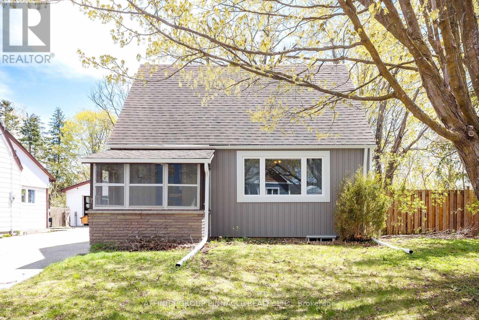 7 Churchill Crescent, Kawartha Lakes (Lindsay), Ontario  K9V 3Y7 - Photo 2 - X13121964