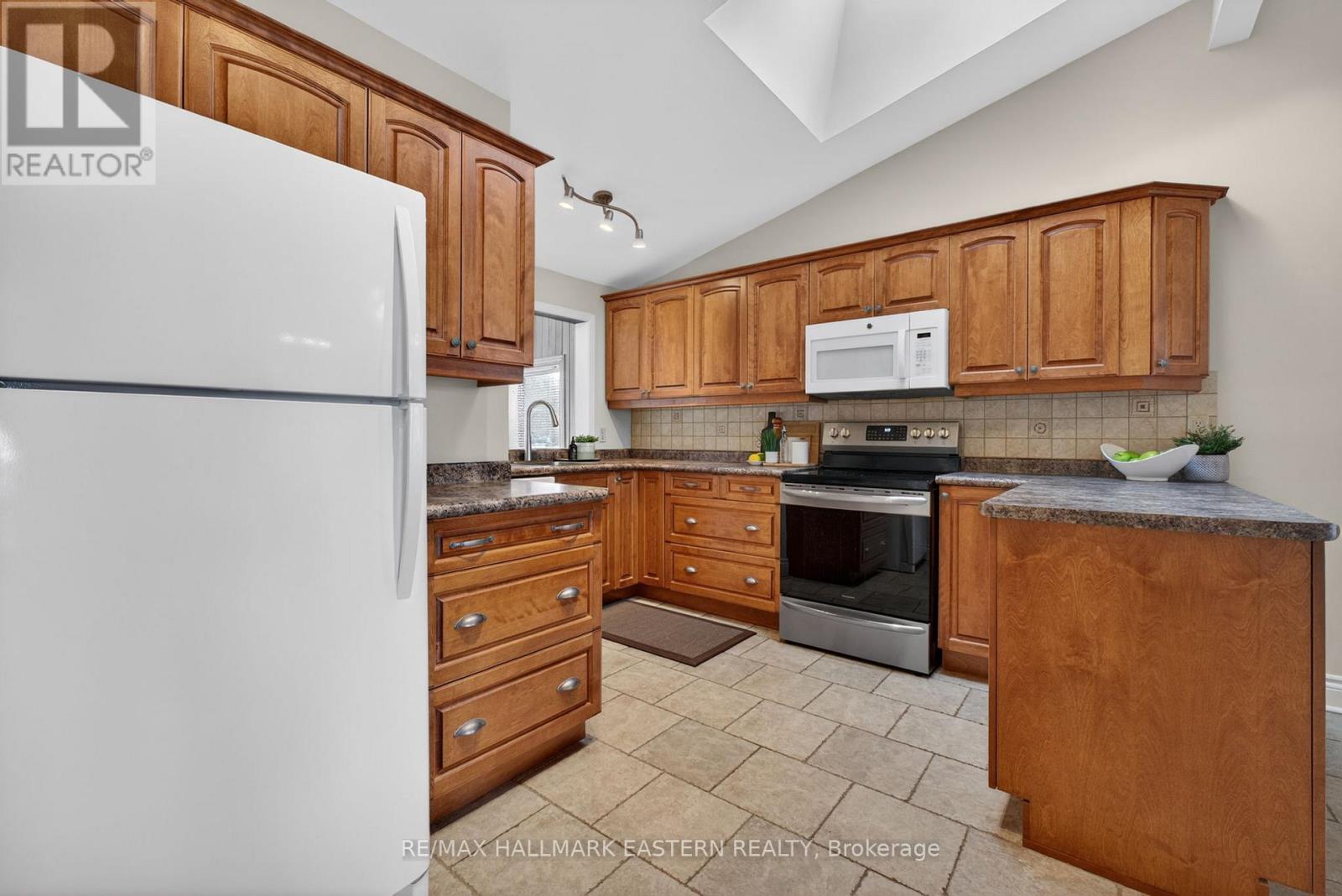 101 Westview Drive, Kawartha Lakes (Emily), Ontario  K0L 2W0 - Photo 16 - X13124038