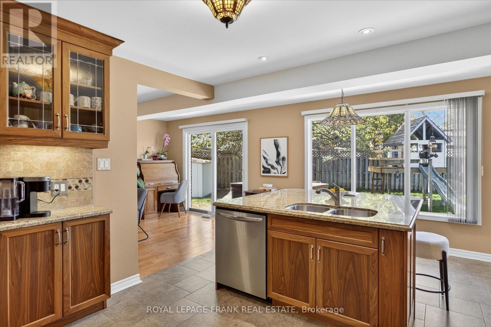 51 Ridgewood Court, Peterborough (Monaghan Ward 2), Ontario  K9J 8A1 - Photo 12 - X13124288