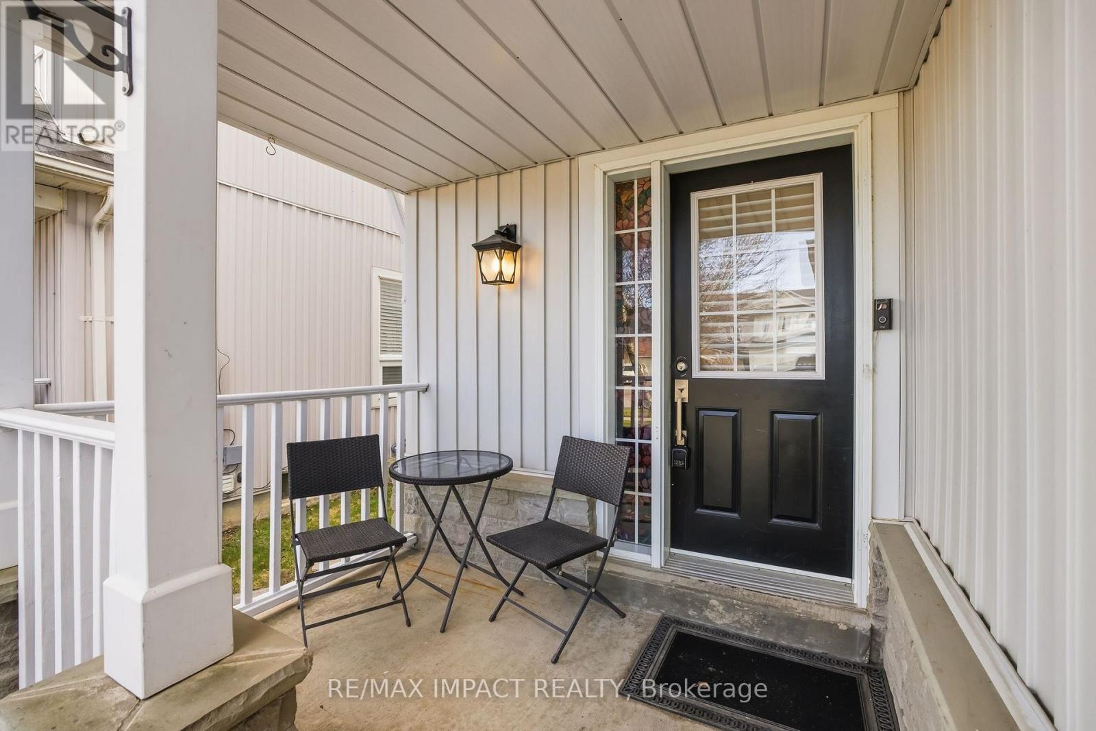 31 Shipley Avenue, Clarington (Newcastle), Ontario  L1B 1M7 - Photo 4 - E13127074