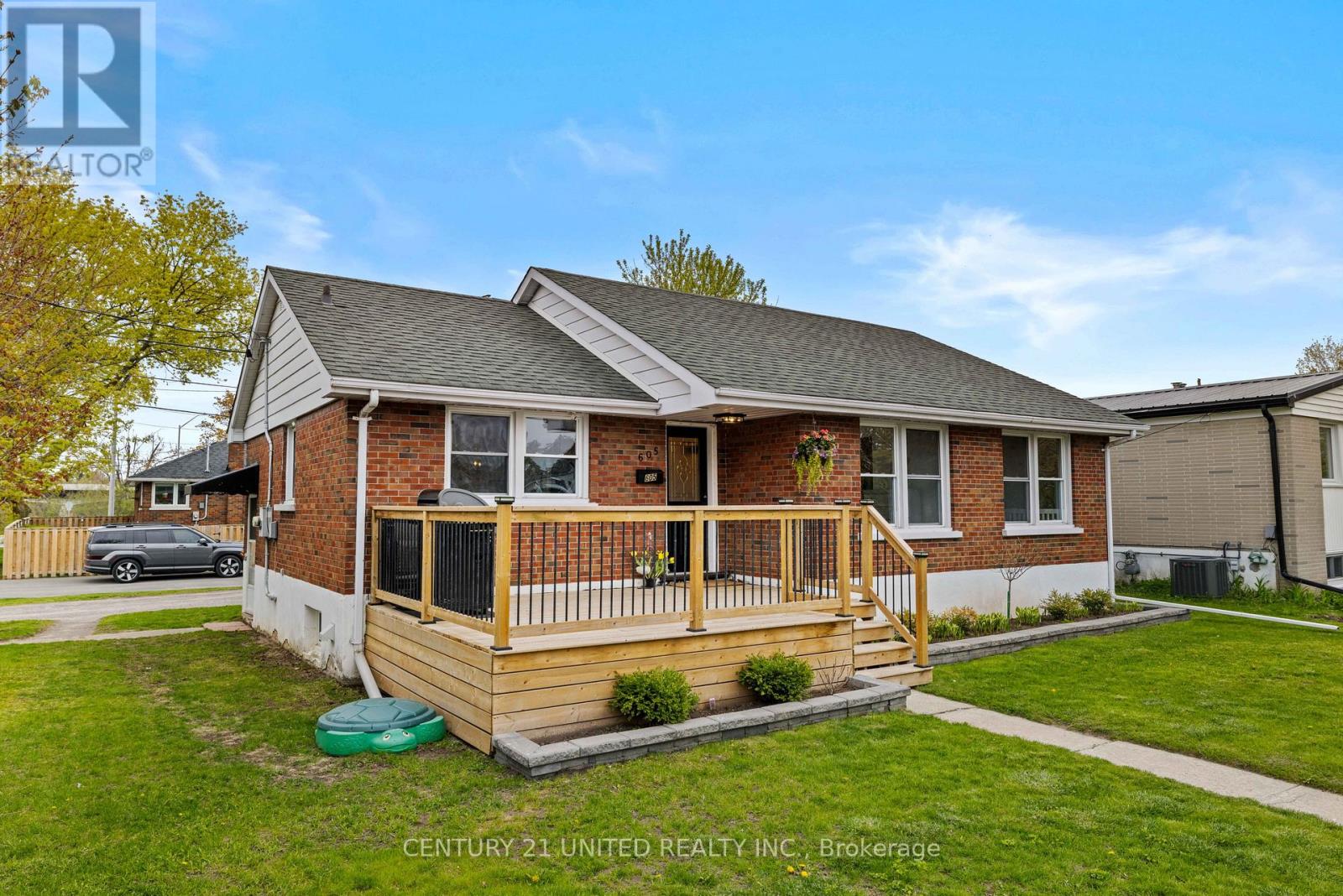 605 Harold Drive, Peterborough (Otonabee Ward 1), Ontario  K9J 3X9 - Photo 2 - X13126686