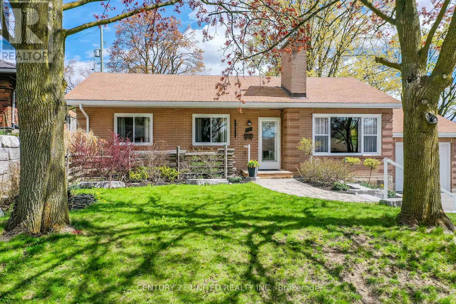 682 Victory Crescent, Peterborough (Town Ward 3), Ontario  K9J 4T3 - Photo 2 - X13126986