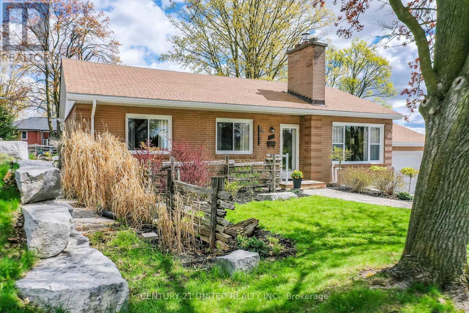 682 Victory Crescent, Peterborough (Town Ward 3), Ontario  K9J 4T3 - Photo 3 - X13126986