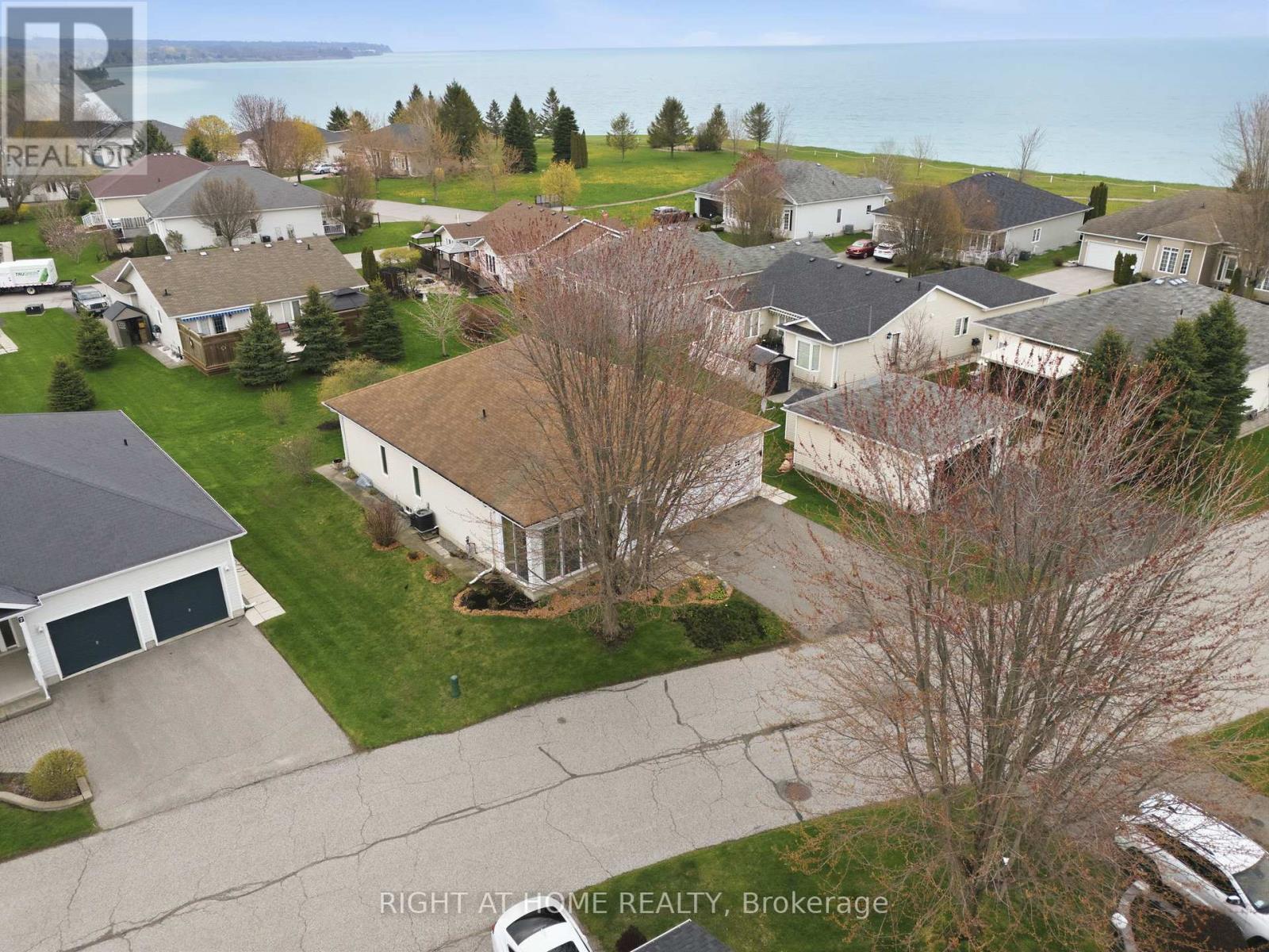 5 Park Place Lane, Clarington (Newcastle), Ontario  L1B 0B2 - Photo 2 - E13128246