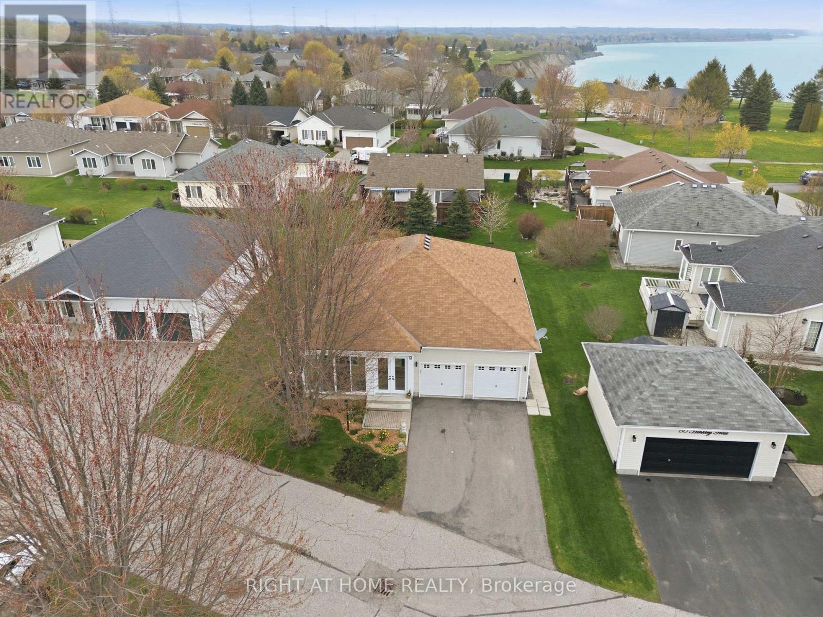 5 Park Place Lane, Clarington (Newcastle), Ontario  L1B 0B2 - Photo 4 - E13128246