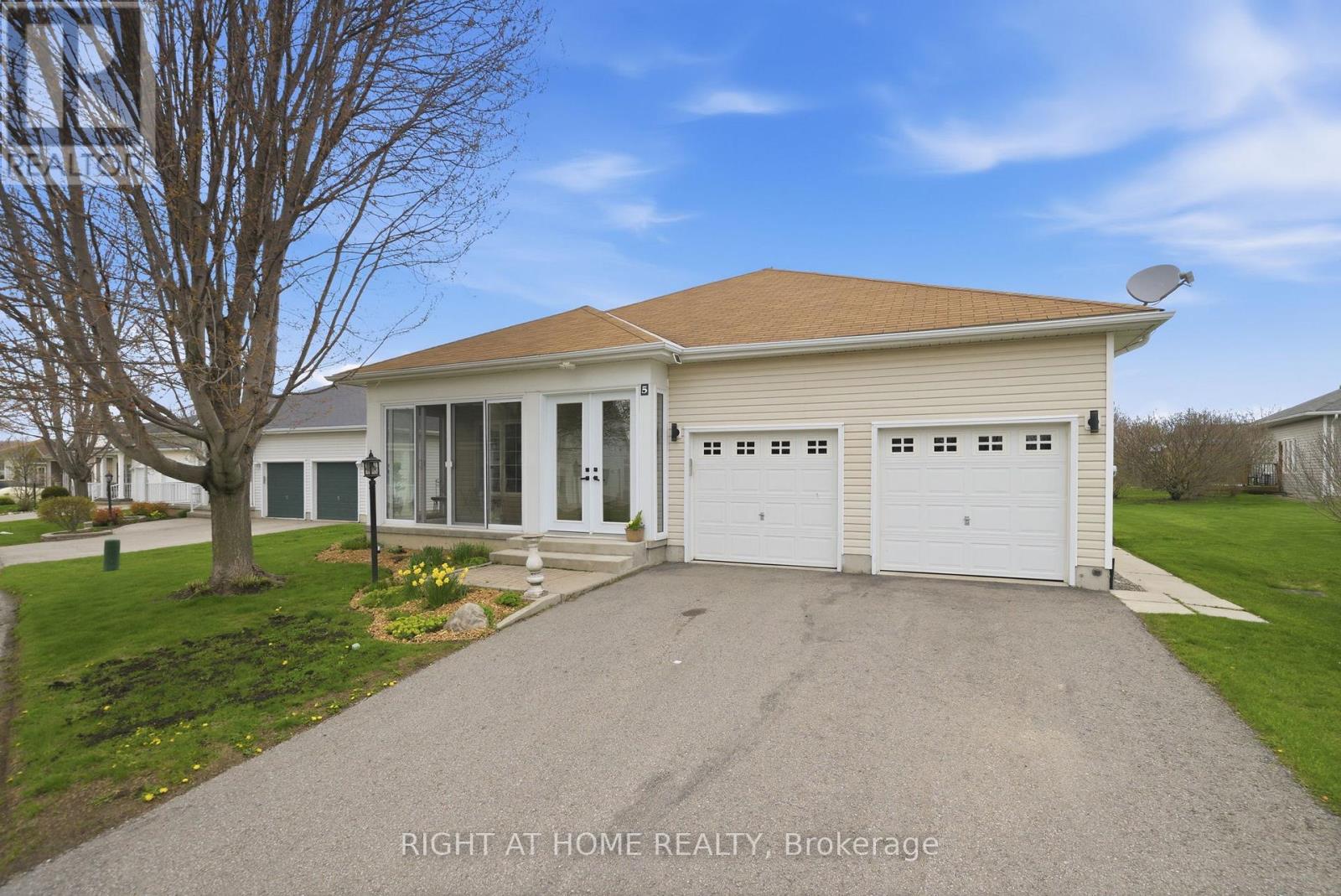5 Park Place Lane, Clarington (Newcastle), Ontario  L1B 0B2 - Photo 5 - E13128246