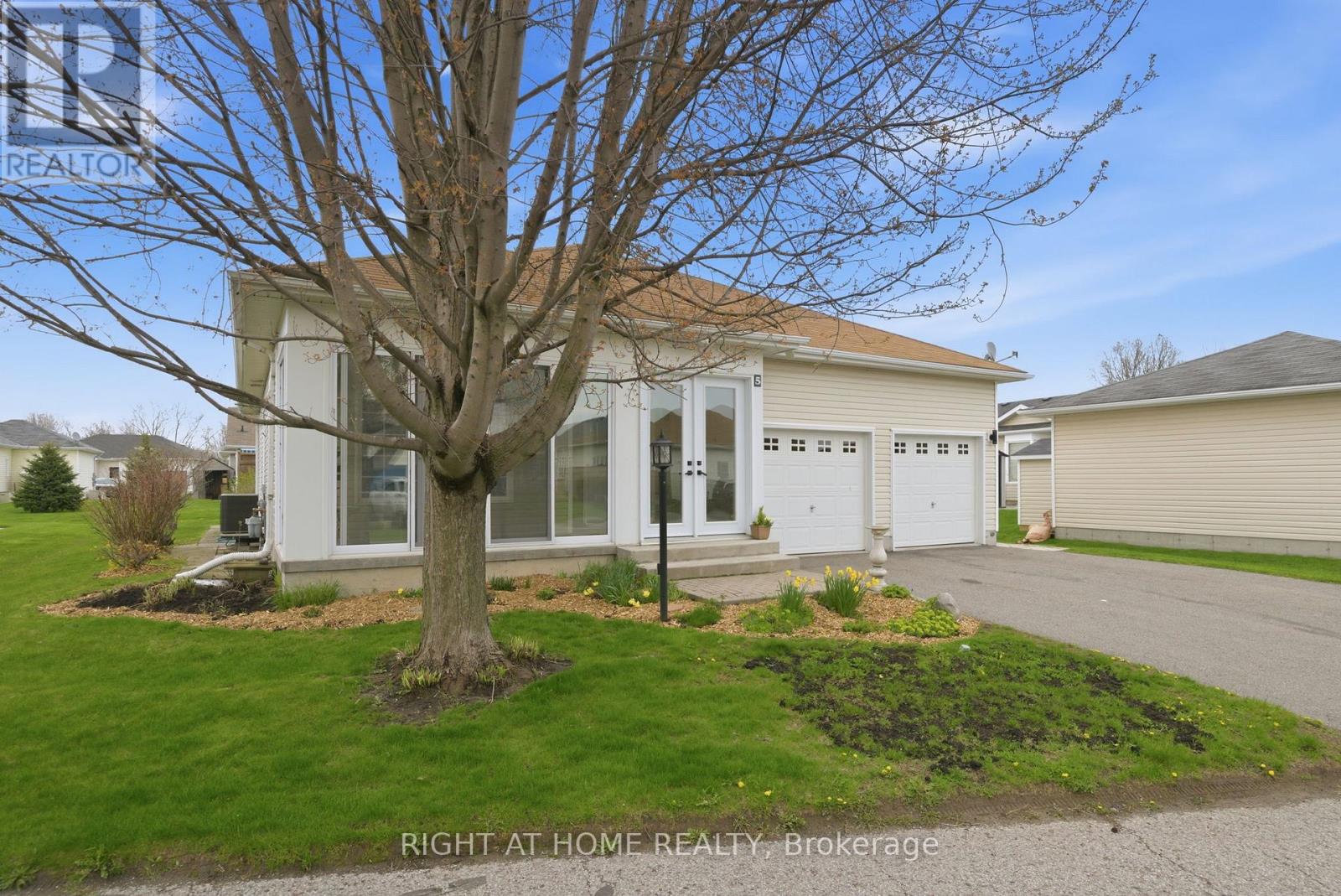 5 Park Place Lane, Clarington (Newcastle), Ontario  L1B 0B2 - Photo 6 - E13128246