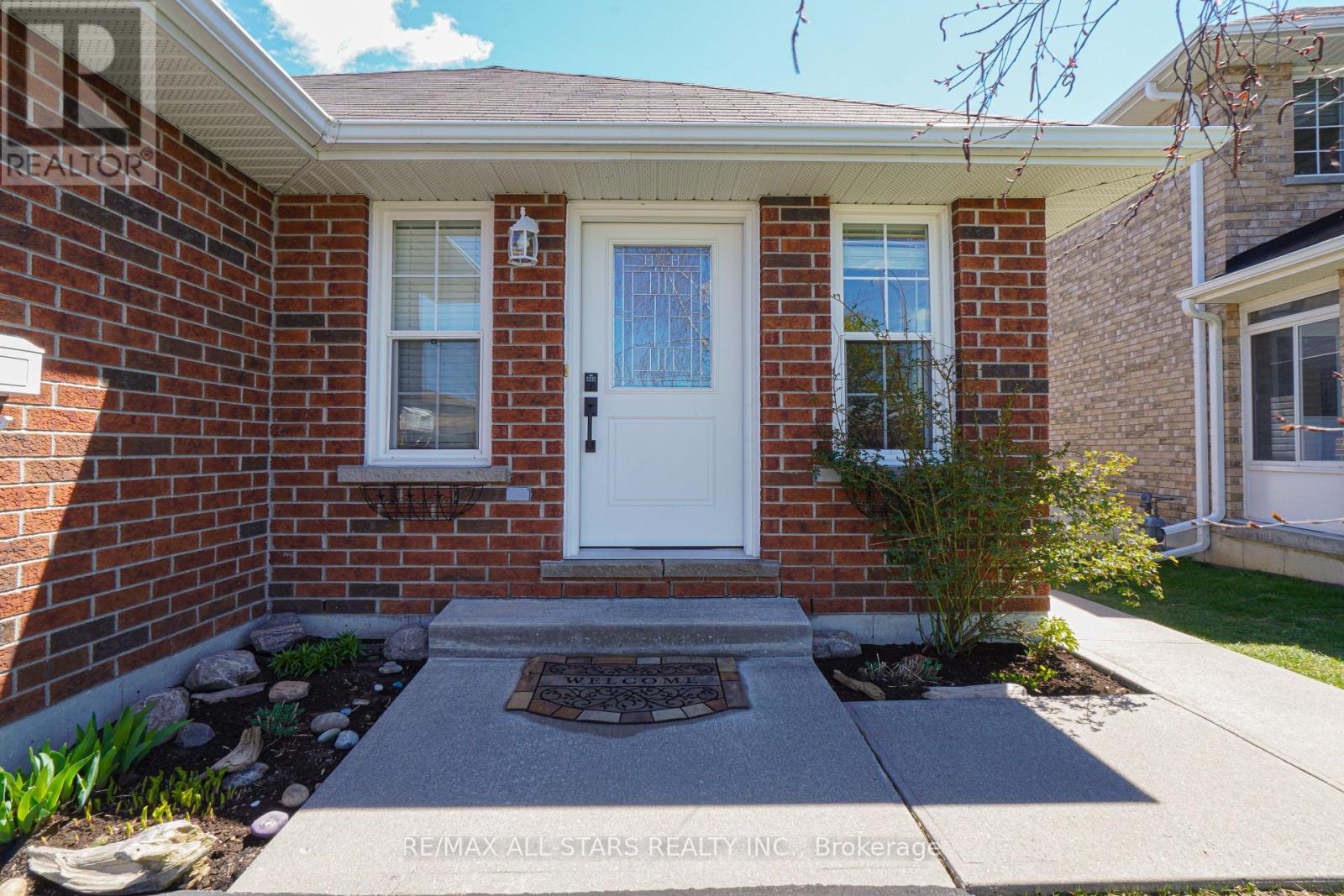 14 Laurent Boulevard, Kawartha Lakes (Lindsay), Ontario  K9V 6G3 - Photo 2 - X13132198