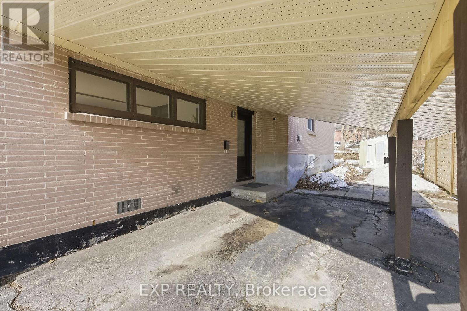198 Shelbourne Street, Peterborough (Northcrest Ward 5), Ontario  K9H 5K4 - Photo 2 - X13136002