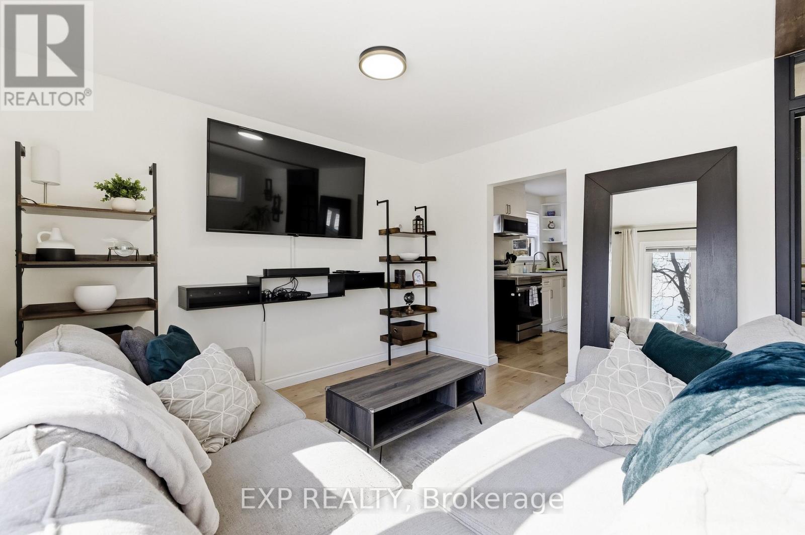 198 Shelbourne Street, Peterborough (Northcrest Ward 5), Ontario  K9H 5K4 - Photo 9 - X13136002