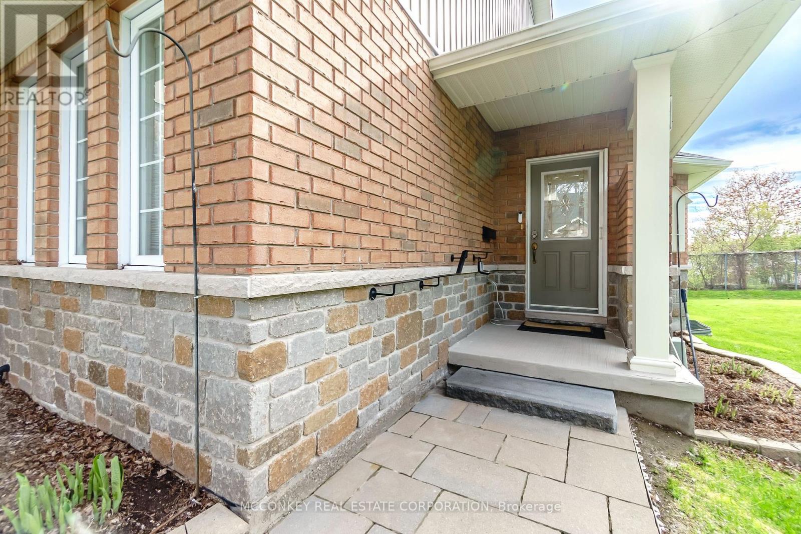 25 Village Crescent, Peterborough (Otonabee Ward 1), Ontario  K9J 8S7 - Photo 4 - X13138226