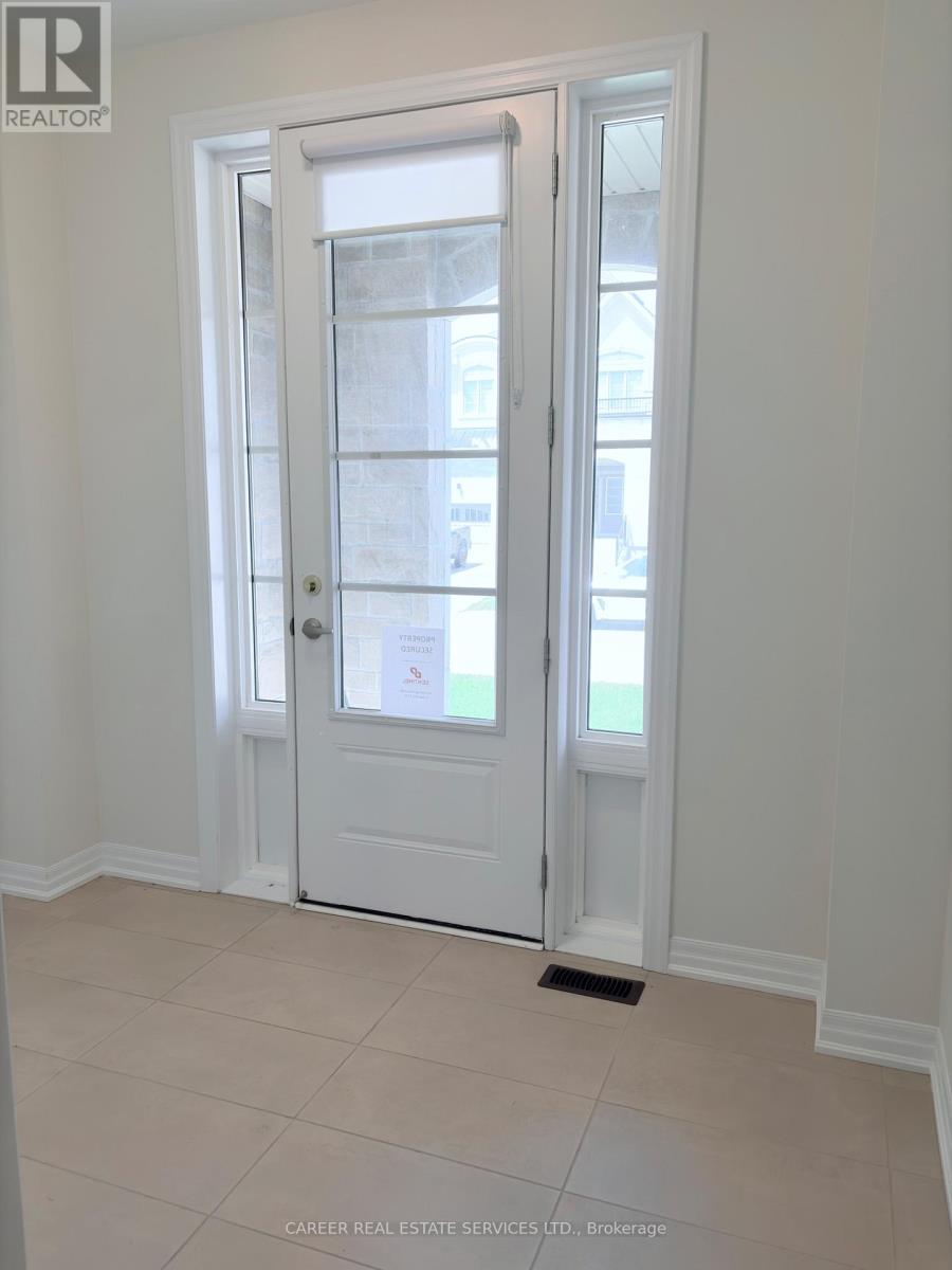 67 Ed Ewert Avenue, Clarington (Newcastle), Ontario  L1B 0W7 - Photo 3 - E13139296