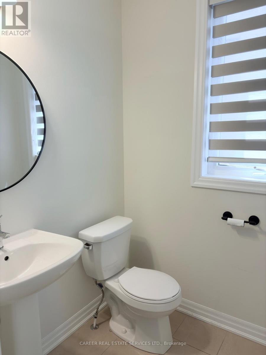 67 Ed Ewert Avenue, Clarington (Newcastle), Ontario  L1B 0W7 - Photo 6 - E13139296
