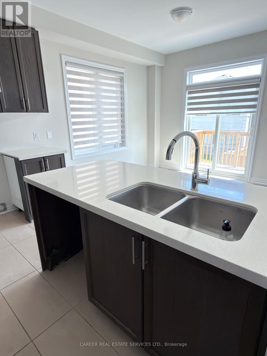 67 Ed Ewert Avenue, Clarington (Newcastle), Ontario  L1B 0W7 - Photo 9 - E13139296