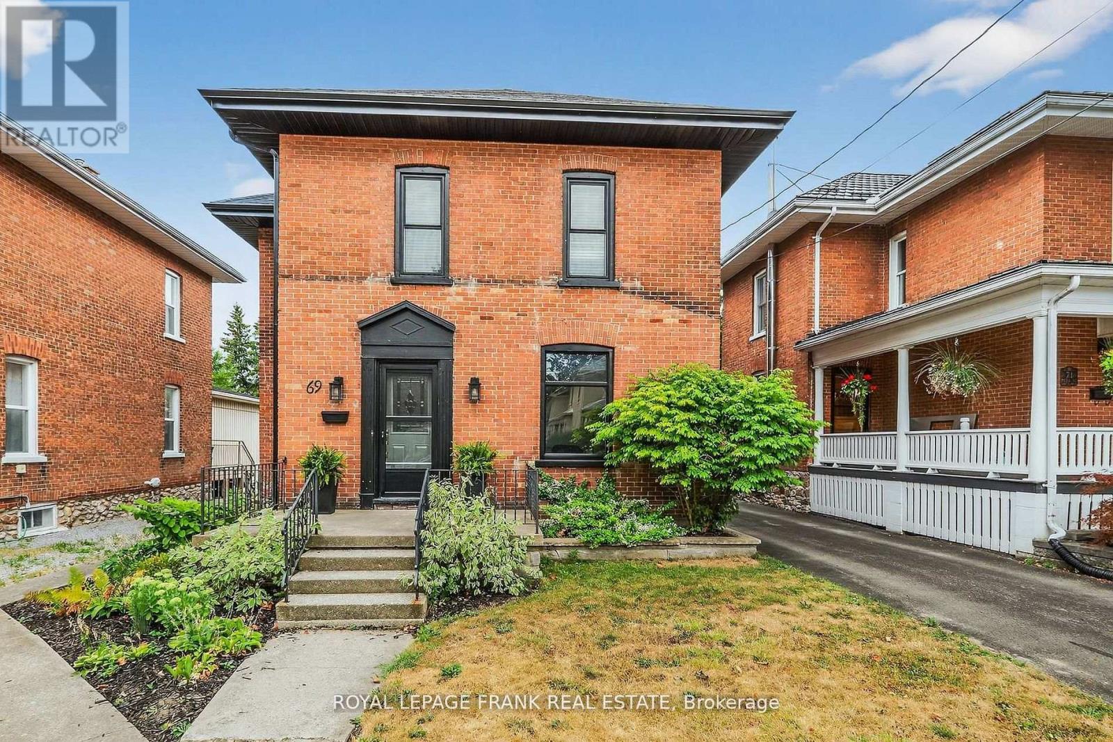 69 Peel Street, Kawartha Lakes (Lindsay), Ontario  K9V 3M5 - Photo 2 - X13143264