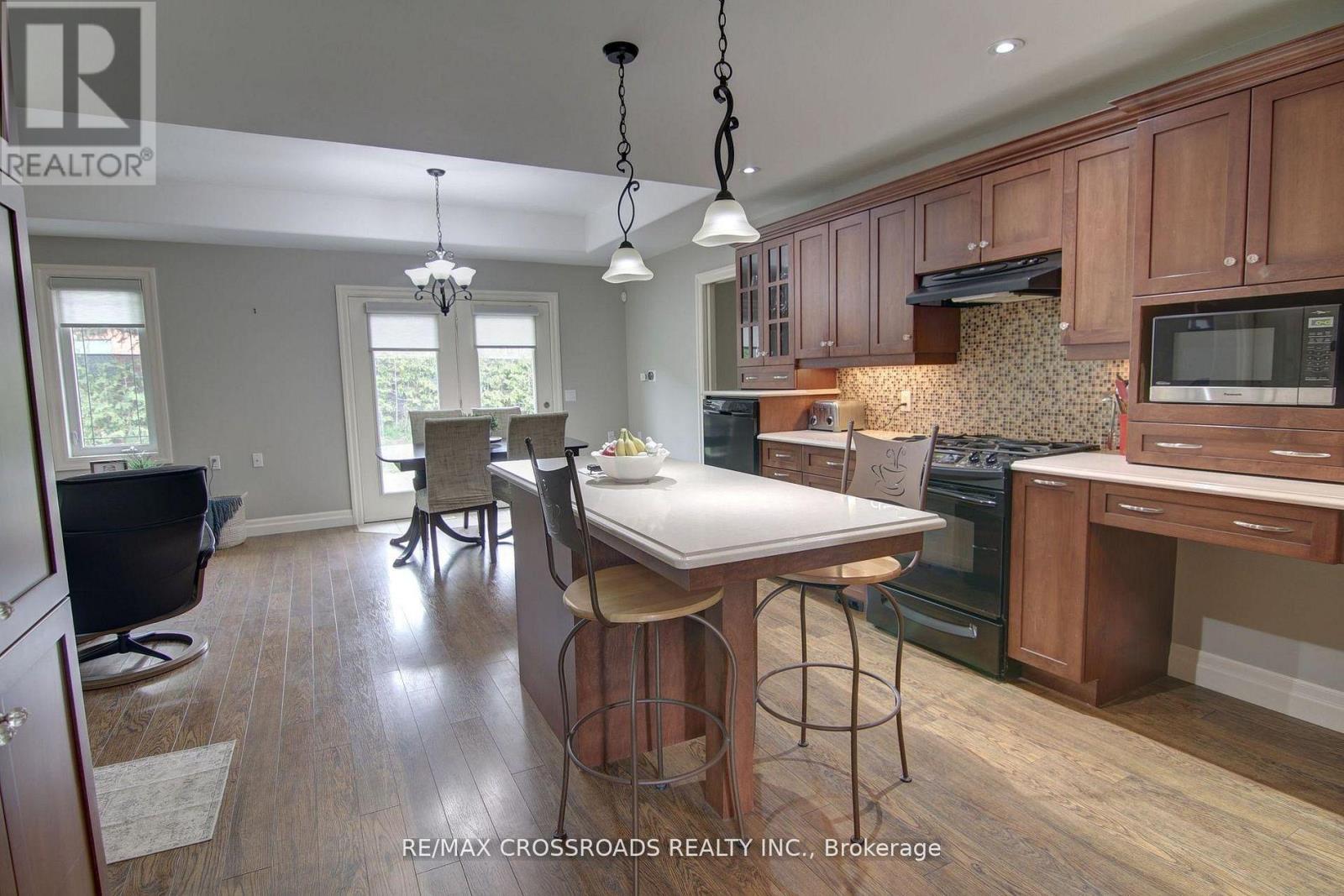 8 Green Arbour Way, Kawartha Lakes (Lindsay), Ontario  K9V 0E6 - Photo 6 - X13143640