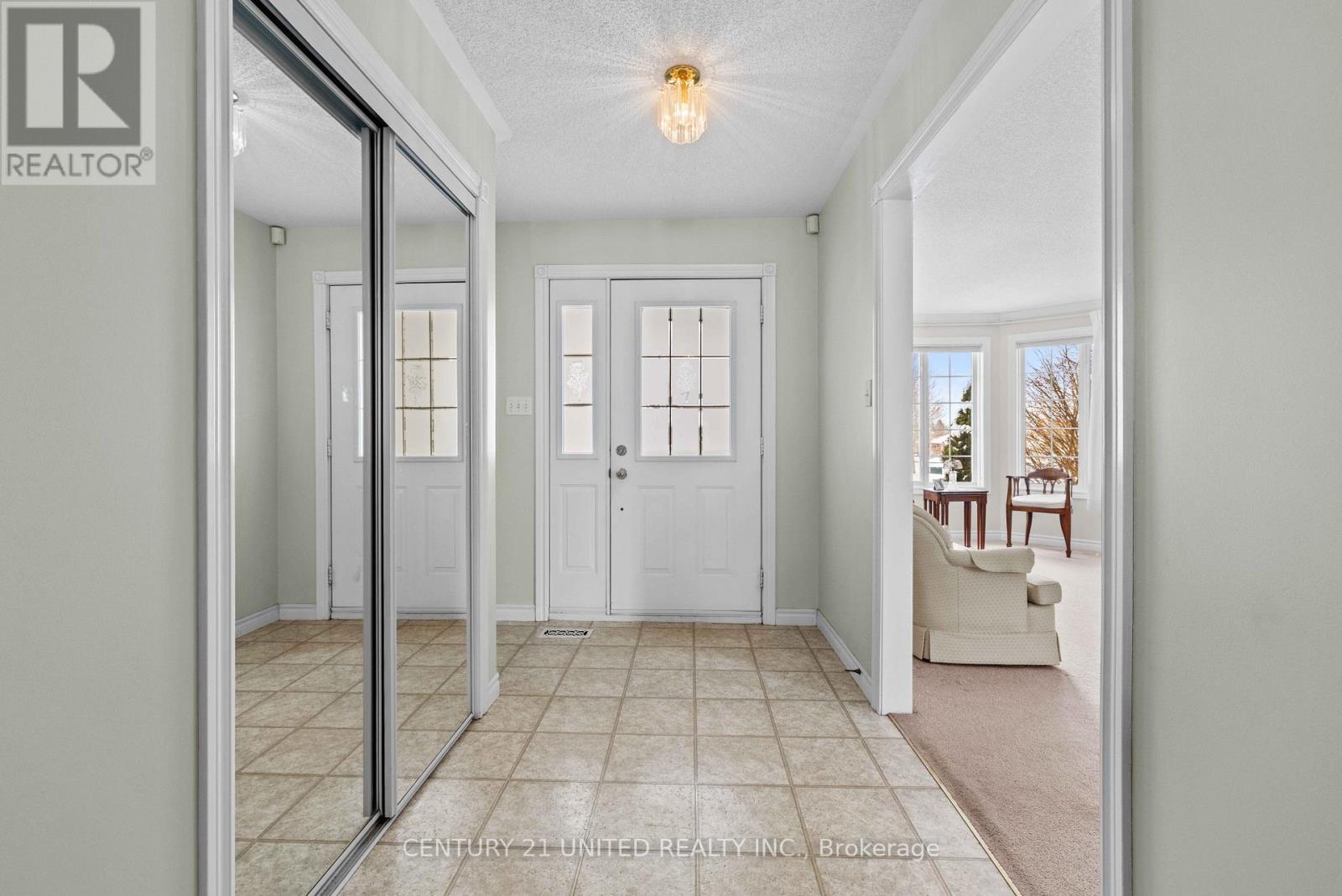 2903 Jennifer Drive, Peterborough (Northcrest Ward 5), Ontario  K9L 1Z5 - Photo 2 - X13143932