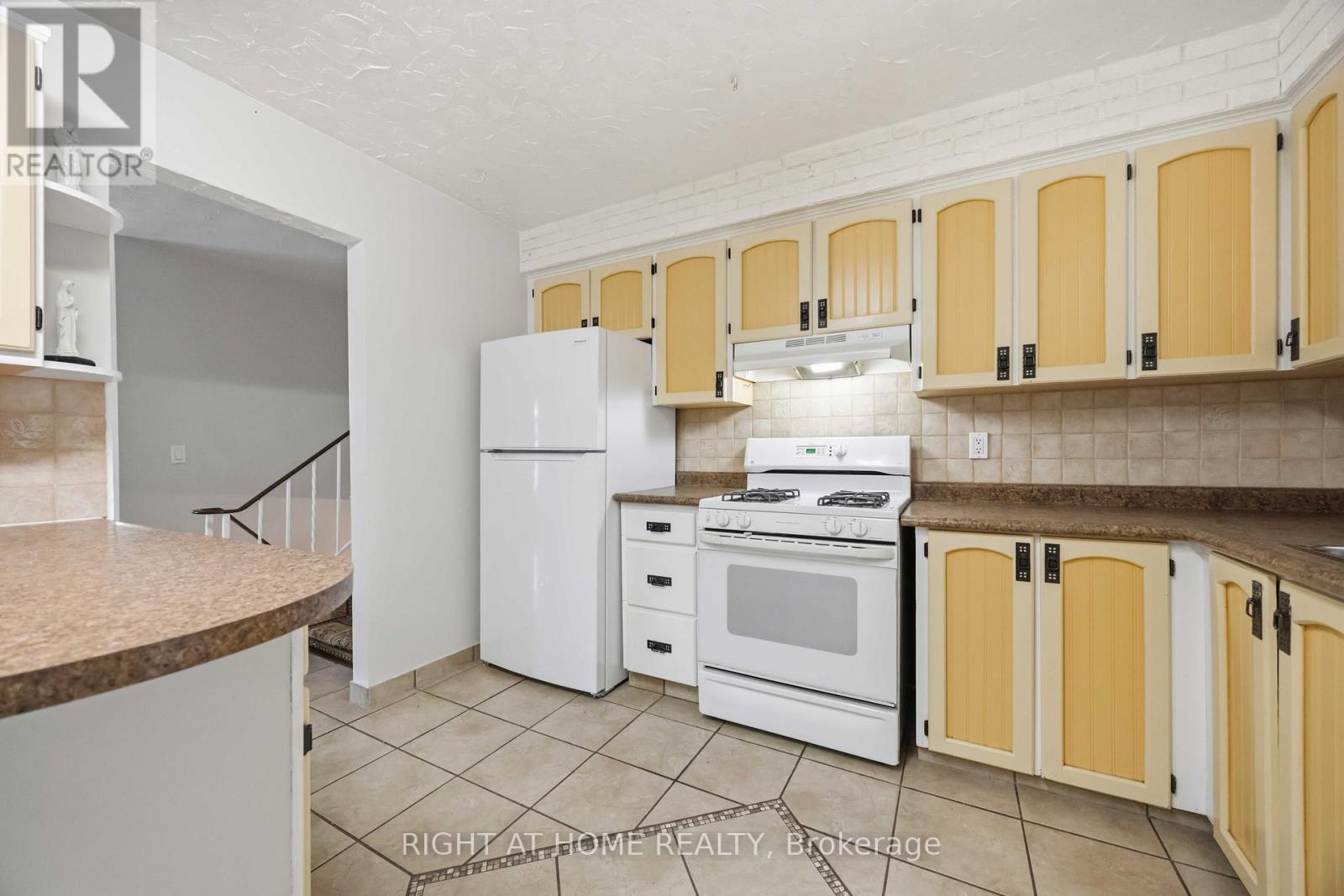 999 St Pauls Street, Peterborough (Northcrest Ward 5), Ontario  K9H 6J7 - Photo 10 - X13144082