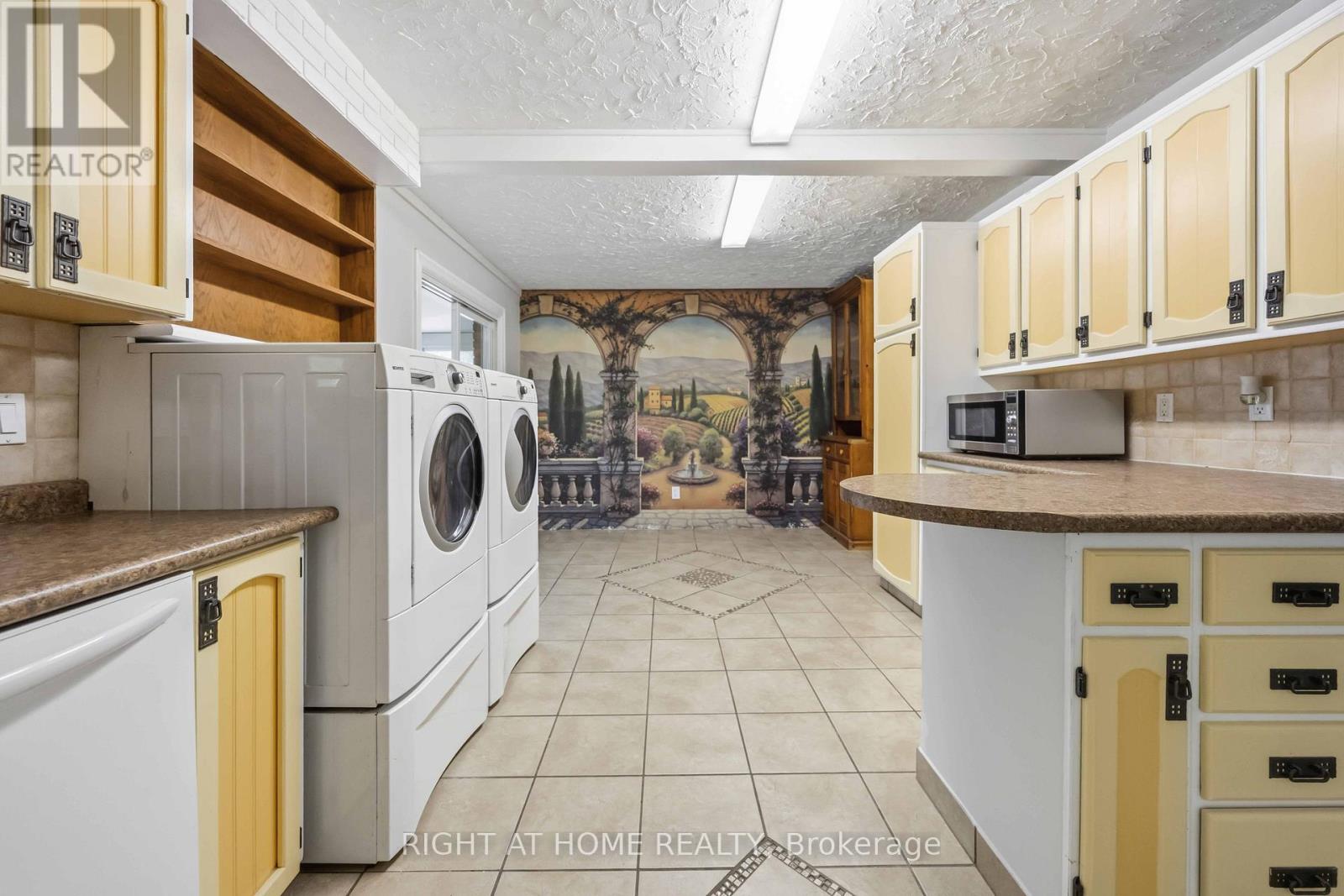 999 St Pauls Street, Peterborough (Northcrest Ward 5), Ontario  K9H 6J7 - Photo 11 - X13144082