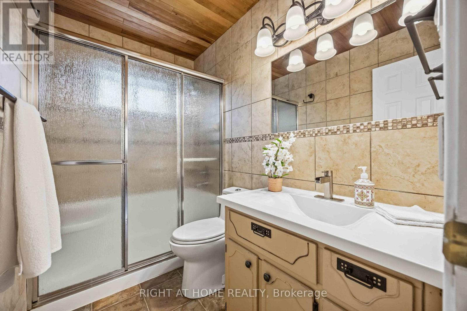 999 St Pauls Street, Peterborough (Northcrest Ward 5), Ontario  K9H 6J7 - Photo 18 - X13144082