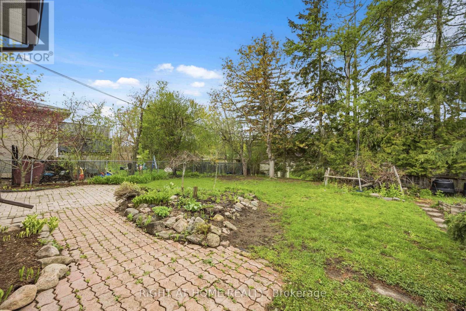 999 St Pauls Street, Peterborough (Northcrest Ward 5), Ontario  K9H 6J7 - Photo 35 - X13144082