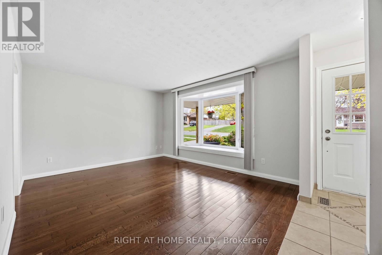 999 St Pauls Street, Peterborough (Northcrest Ward 5), Ontario  K9H 6J7 - Photo 8 - X13144082