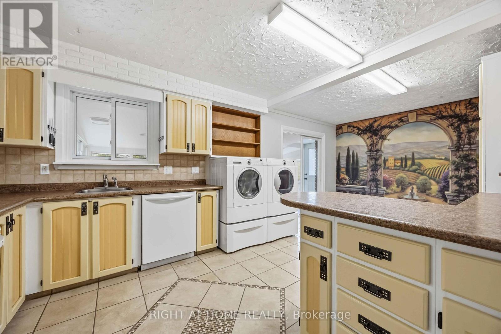 999 St Pauls Street, Peterborough (Northcrest Ward 5), Ontario  K9H 6J7 - Photo 9 - X13144082