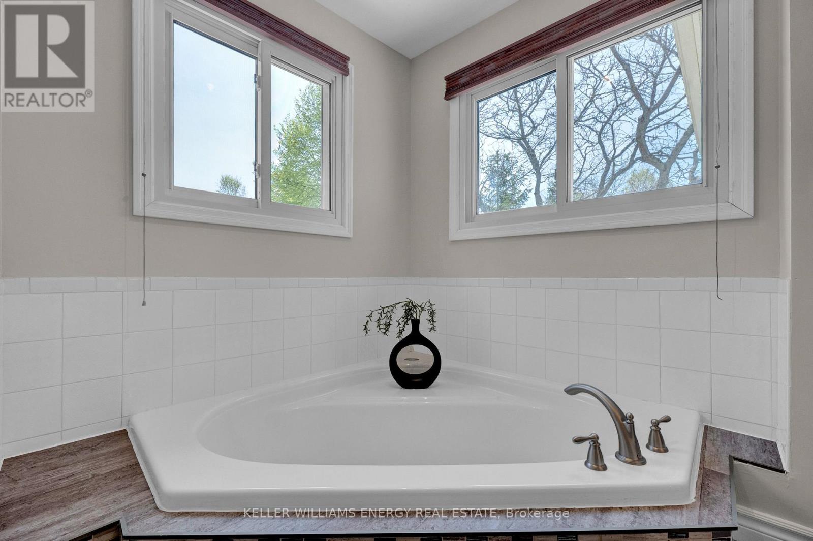 6 Mcauliffe Street, Clarington (Newcastle), Ontario  L1B 1K4 - Photo 37 - E13147754