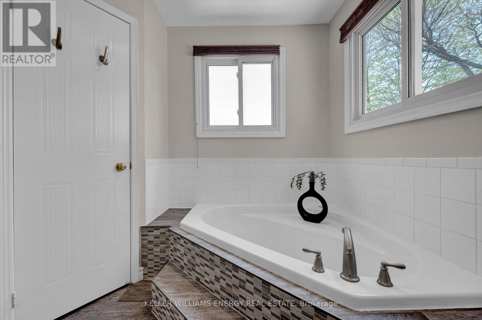 6 Mcauliffe Street, Clarington (Newcastle), Ontario  L1B 1K4 - Photo 38 - E13147754