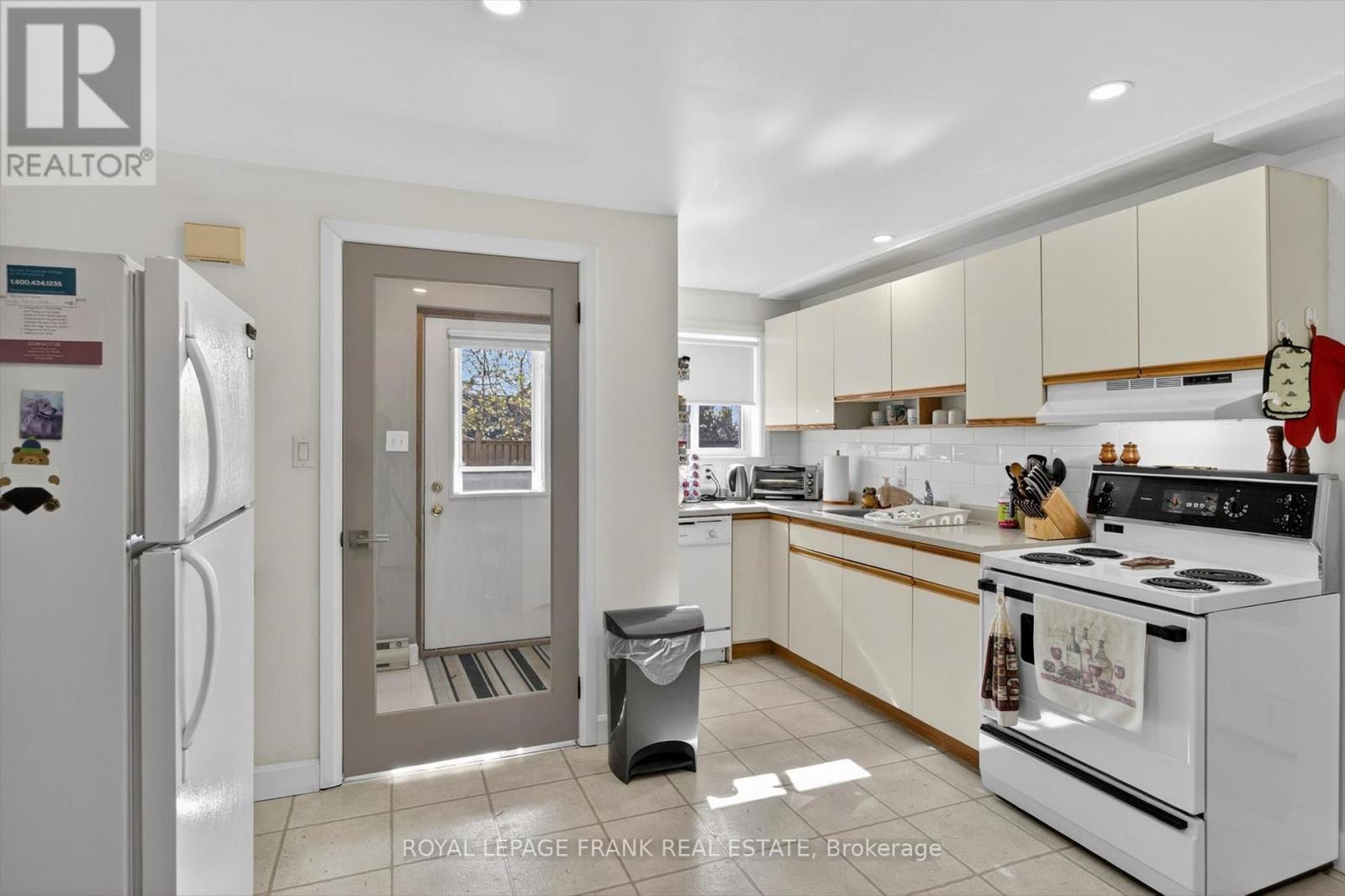 277 Dublin Street, Peterborough (Town Ward 3), Ontario  K9H 7J3 - Photo 12 - X13148294