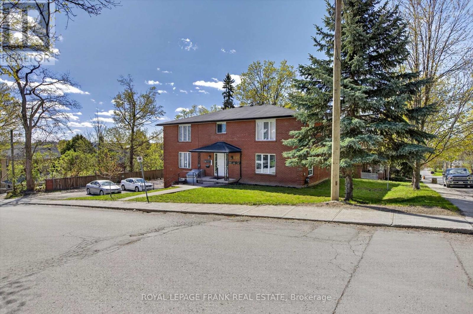 277 Dublin Street, Peterborough (Town Ward 3), Ontario  K9H 7J3 - Photo 4 - X13148294