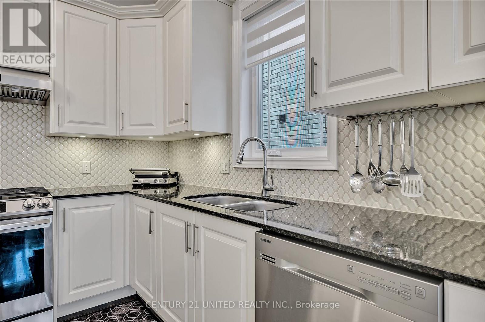 283 Noftall Gardens, Peterborough (Northcrest Ward 5), Ontario  K9H 0G8 - Photo 6 - X13149694