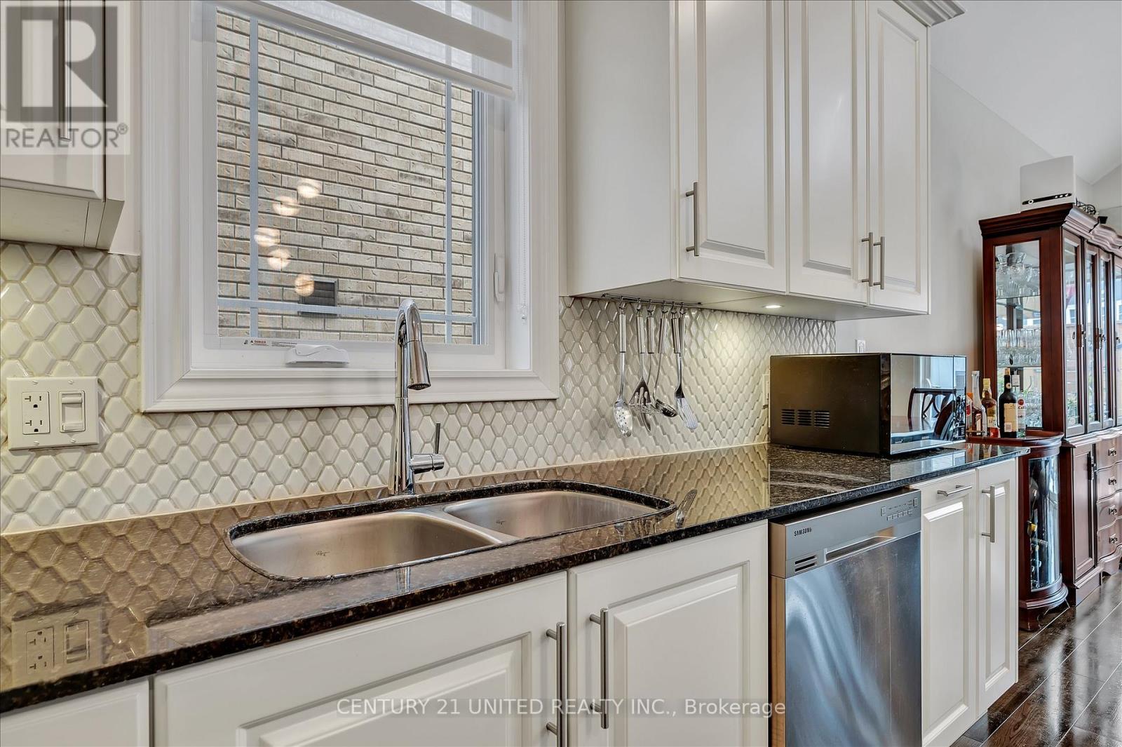 283 Noftall Gardens, Peterborough (Northcrest Ward 5), Ontario  K9H 0G8 - Photo 7 - X13149694