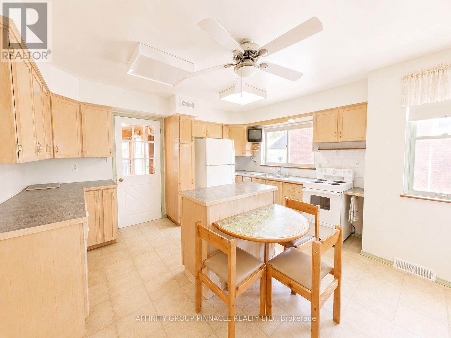 94 Glenelg Street W, Kawartha Lakes (Lindsay), Ontario  K9V 2V9 - Photo 12 - X13149878