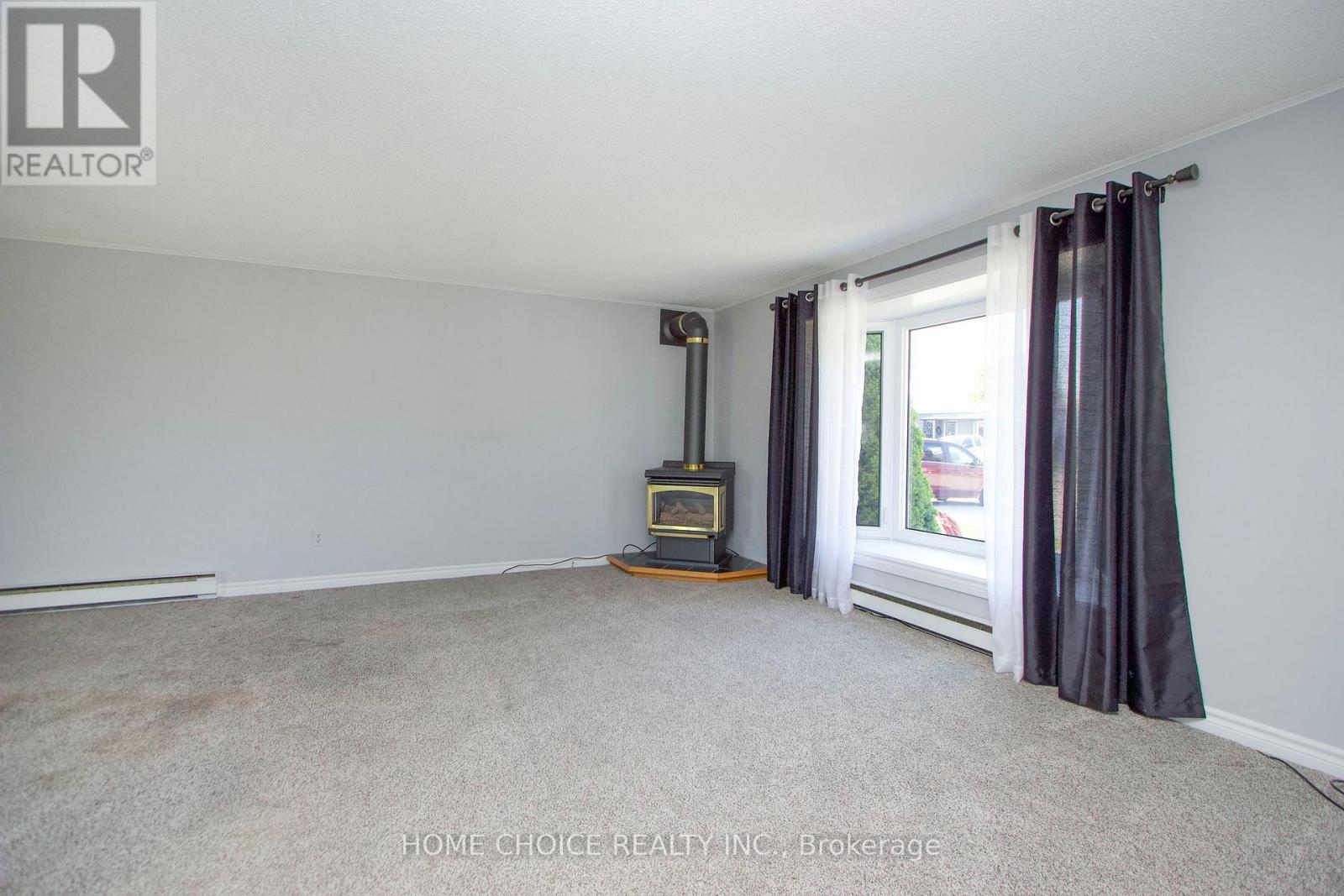 46 Fairway Drive, Clarington (Newcastle), Ontario  L1B 1B3 - Photo 6 - E13150842