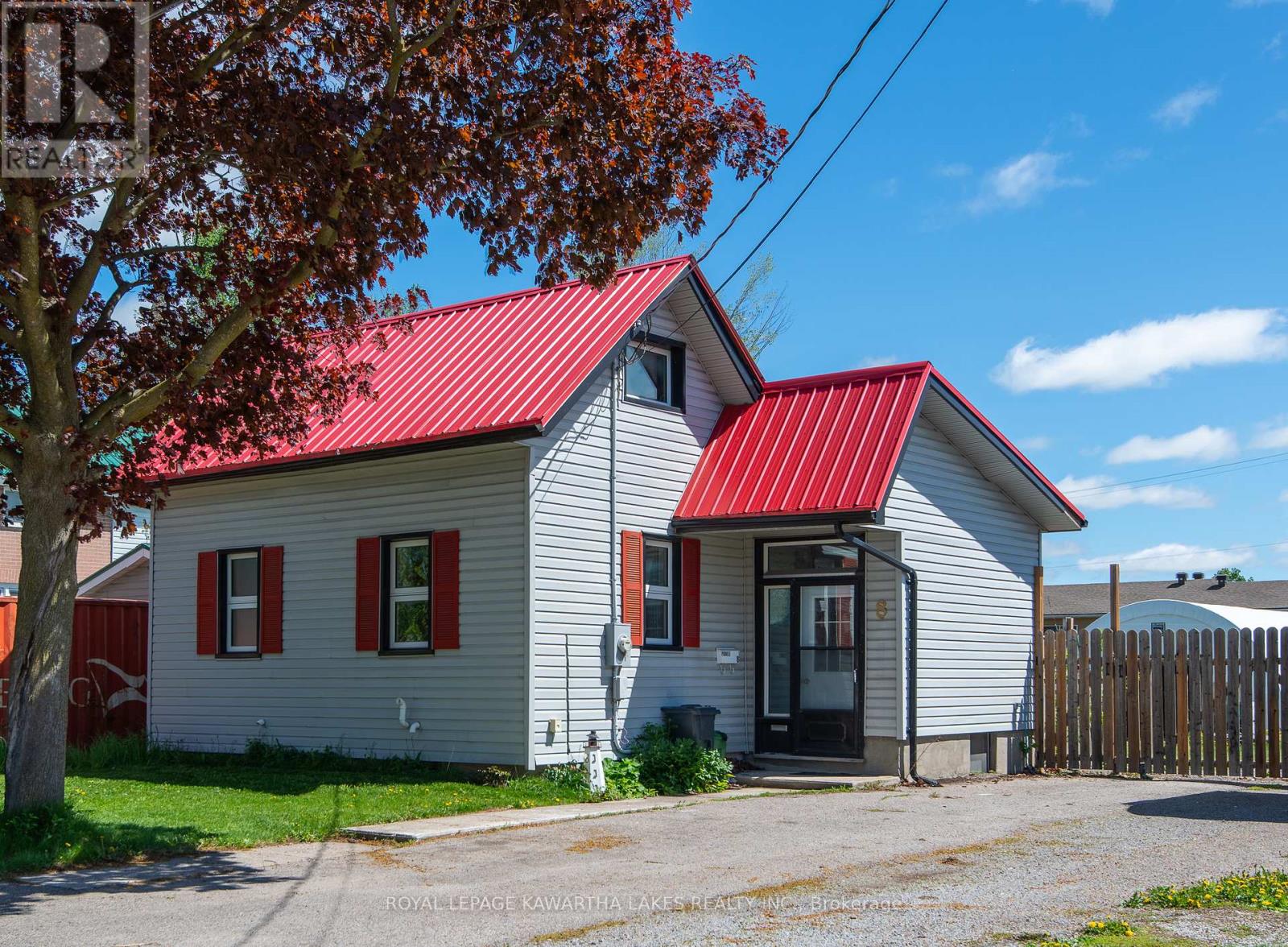 8 WOLFE STREET, kawartha lakes (lindsay), Ontario