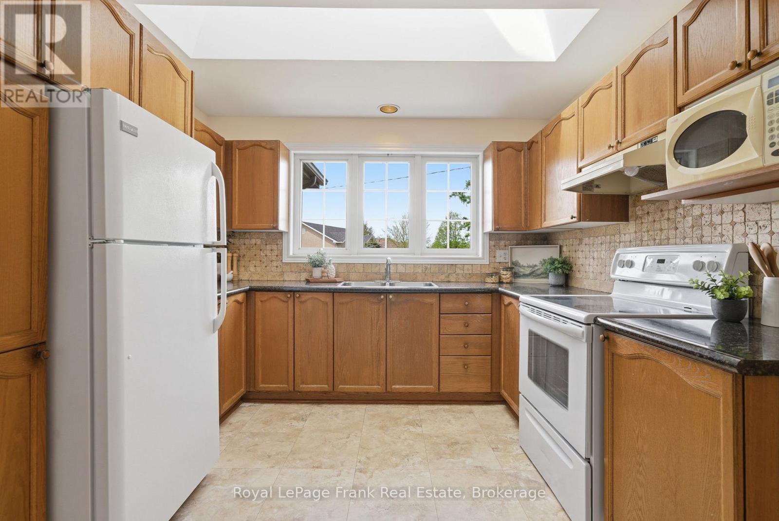 343 Mary Street W, Kawartha Lakes (Lindsay), Ontario  K9V 6J9 - Photo 12 - X13155478